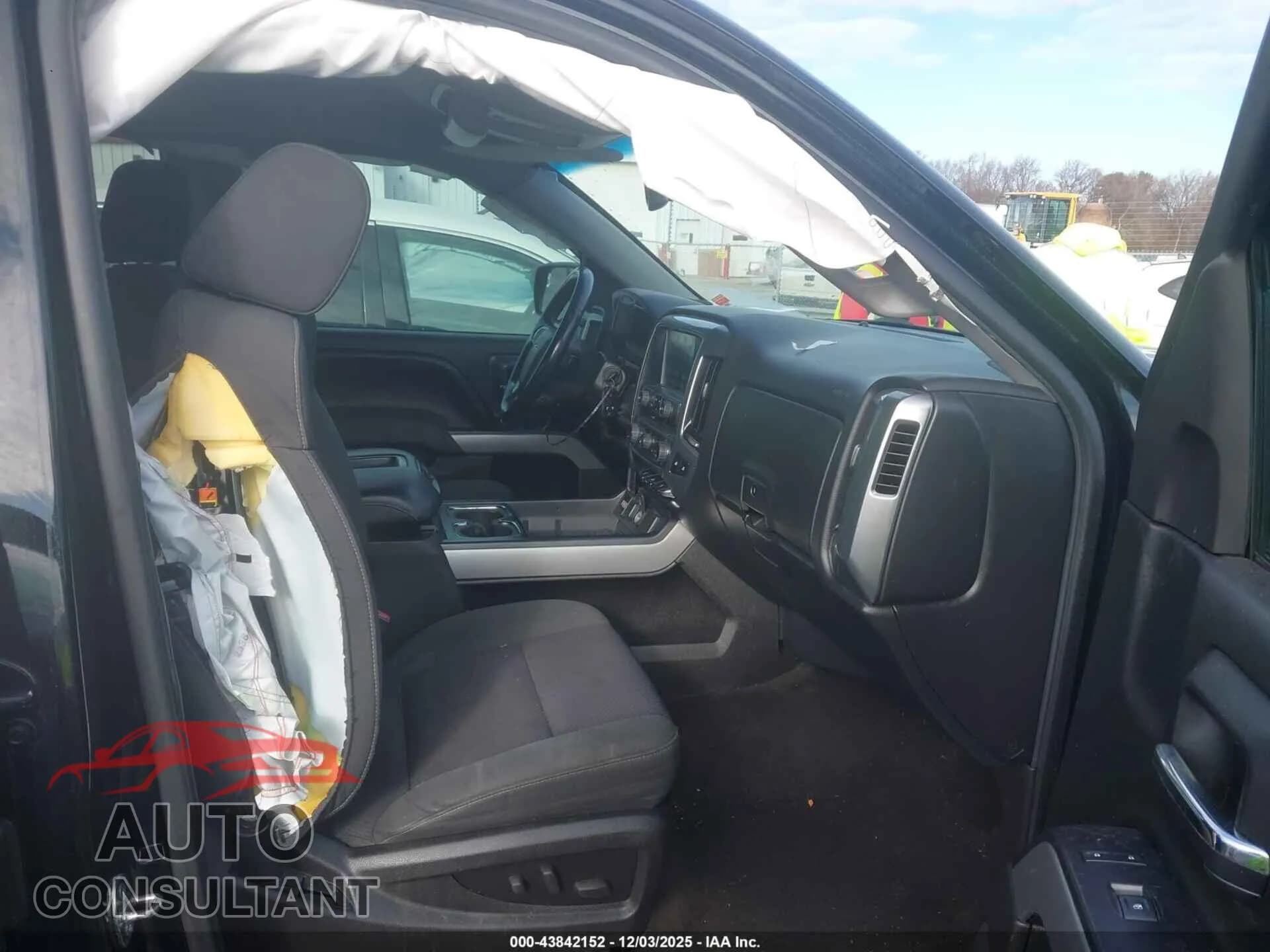 2015 CHEVROLET SILVERADO 1500 Damaged VIN 3GCUKREH4FG247993 – interior seats 2015 CHEVROLET SILVERADO 1500 Damaged VIN 3GCUKREH4FG247993 – interior seats