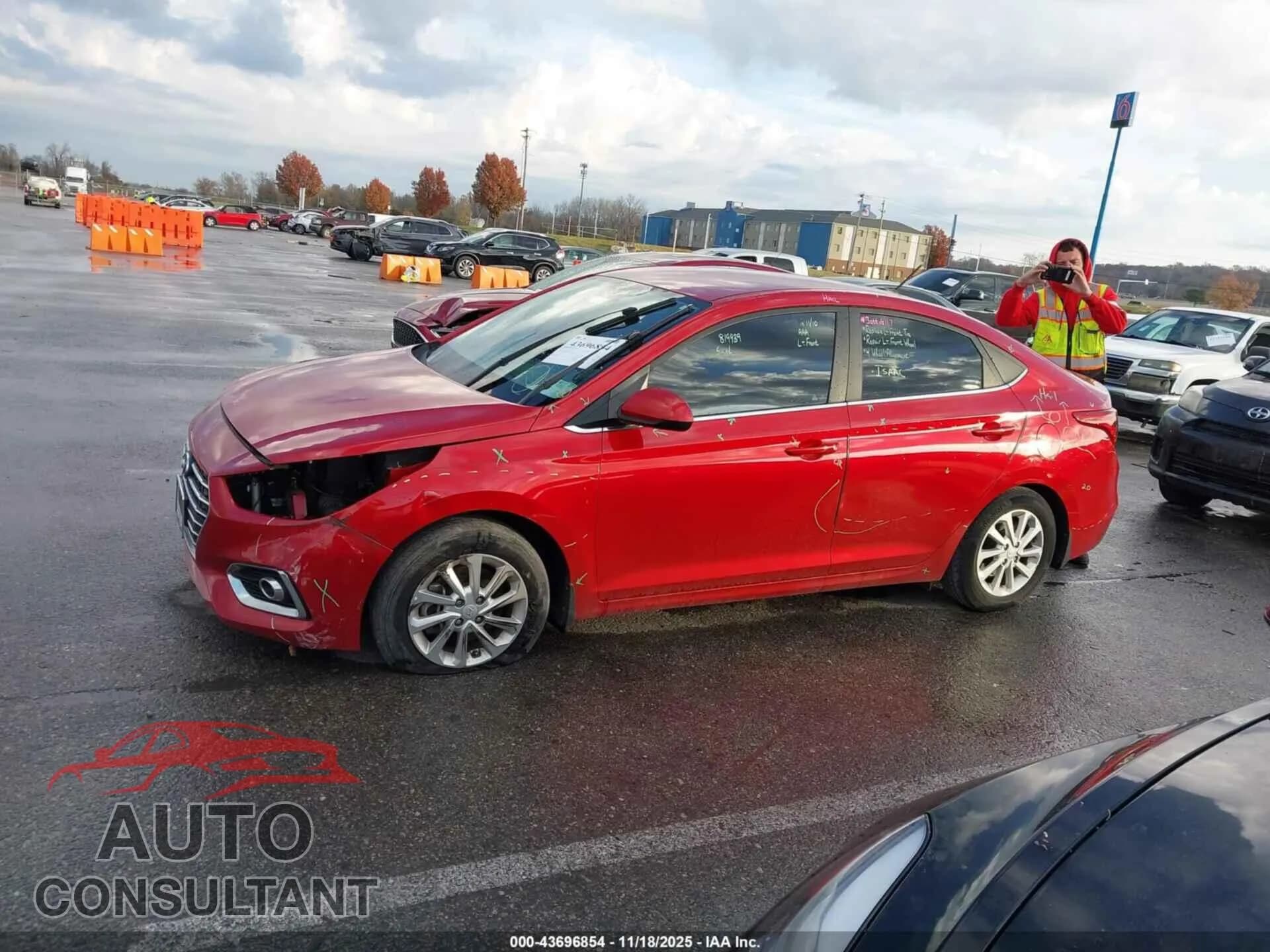 2020 HYUNDAI ACCENT Damaged VIN 3KPC24A61LE121438 – photo 14 2020 HYUNDAI ACCENT Damaged VIN 3KPC24A61LE121438 – photo 14