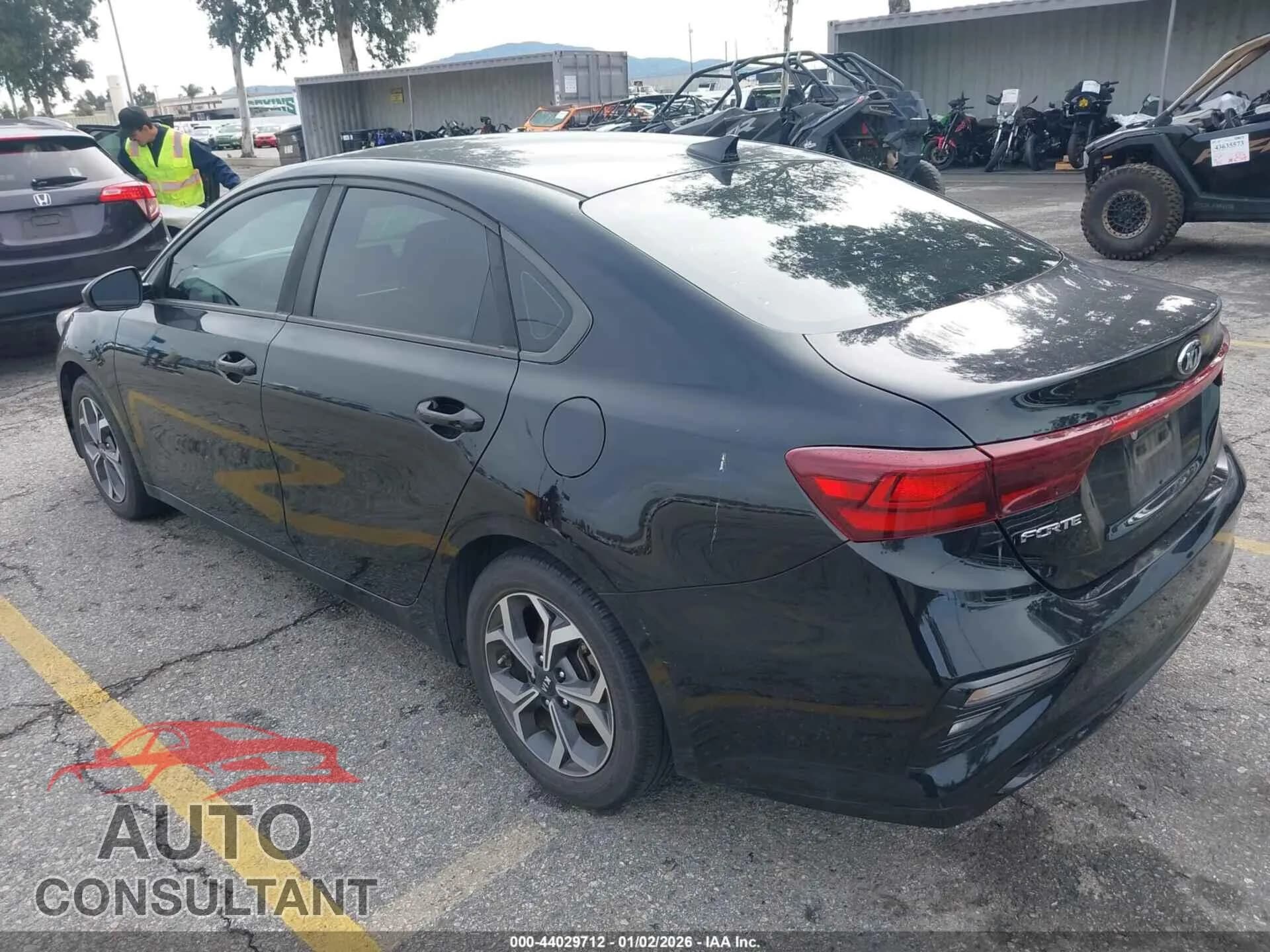 2019 KIA FORTE Damaged VIN 3KPF24AD5KE092746 – side profile 2019 KIA FORTE Damaged VIN 3KPF24AD5KE092746 – side profile