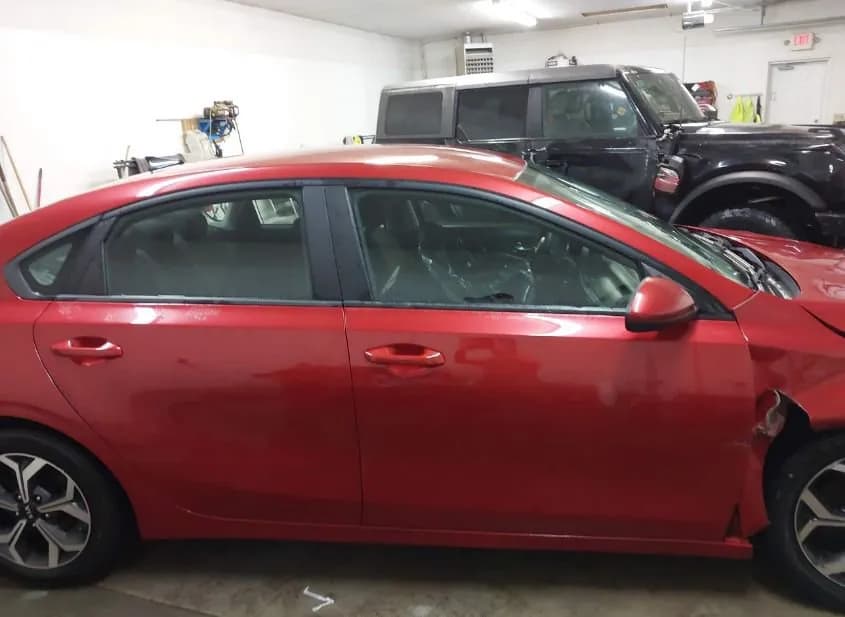 2020 KIA Forte Used VIN 3KPF24AD7LE210846 – exterior detail 2020 KIA Forte Used VIN 3KPF24AD7LE210846 – exterior detail