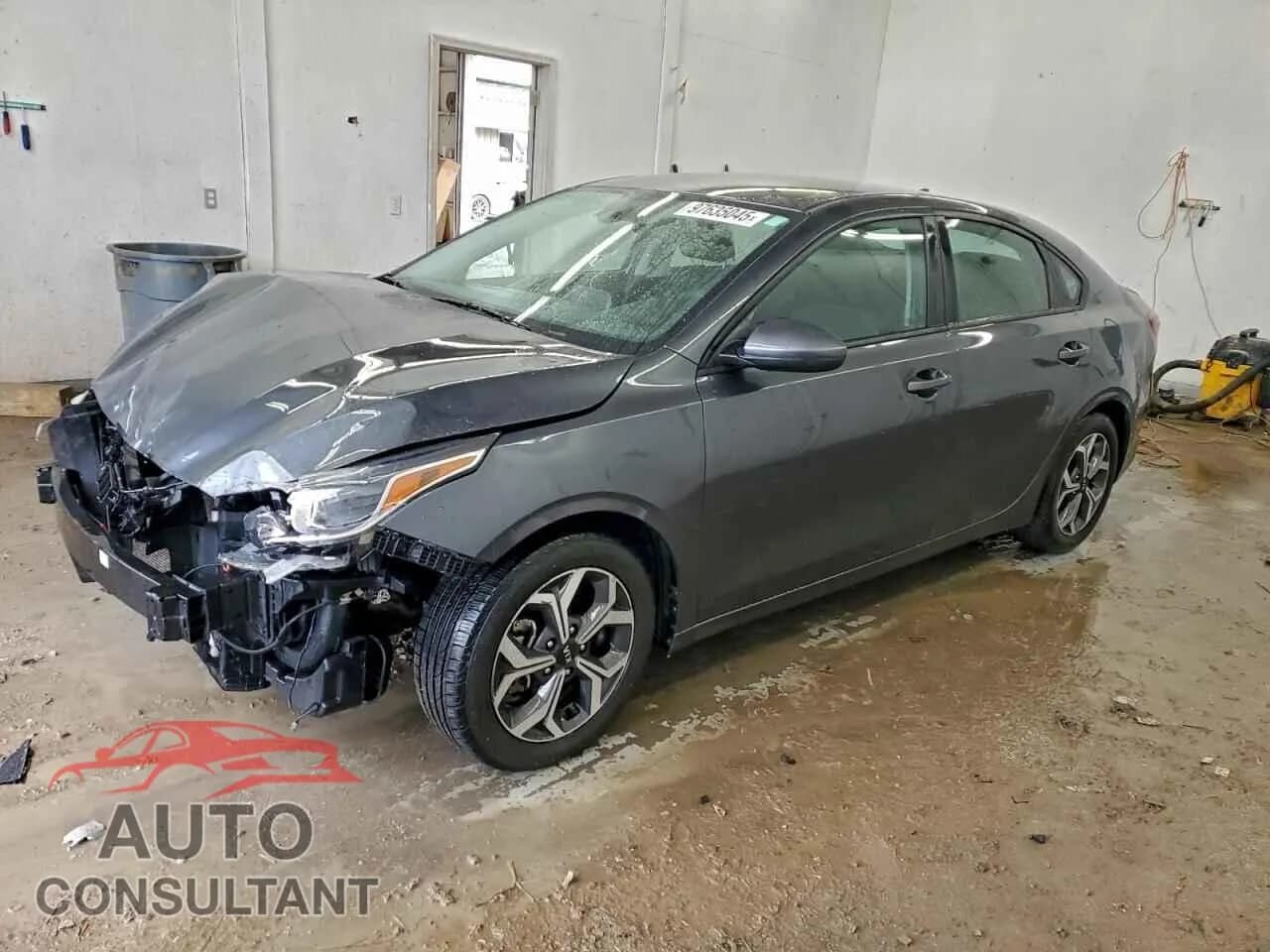 2021 KIA FORTE Damaged VIN 3KPF24AD8ME340345 – front exterior 2021 KIA FORTE Damaged VIN 3KPF24AD8ME340345 – front exterior