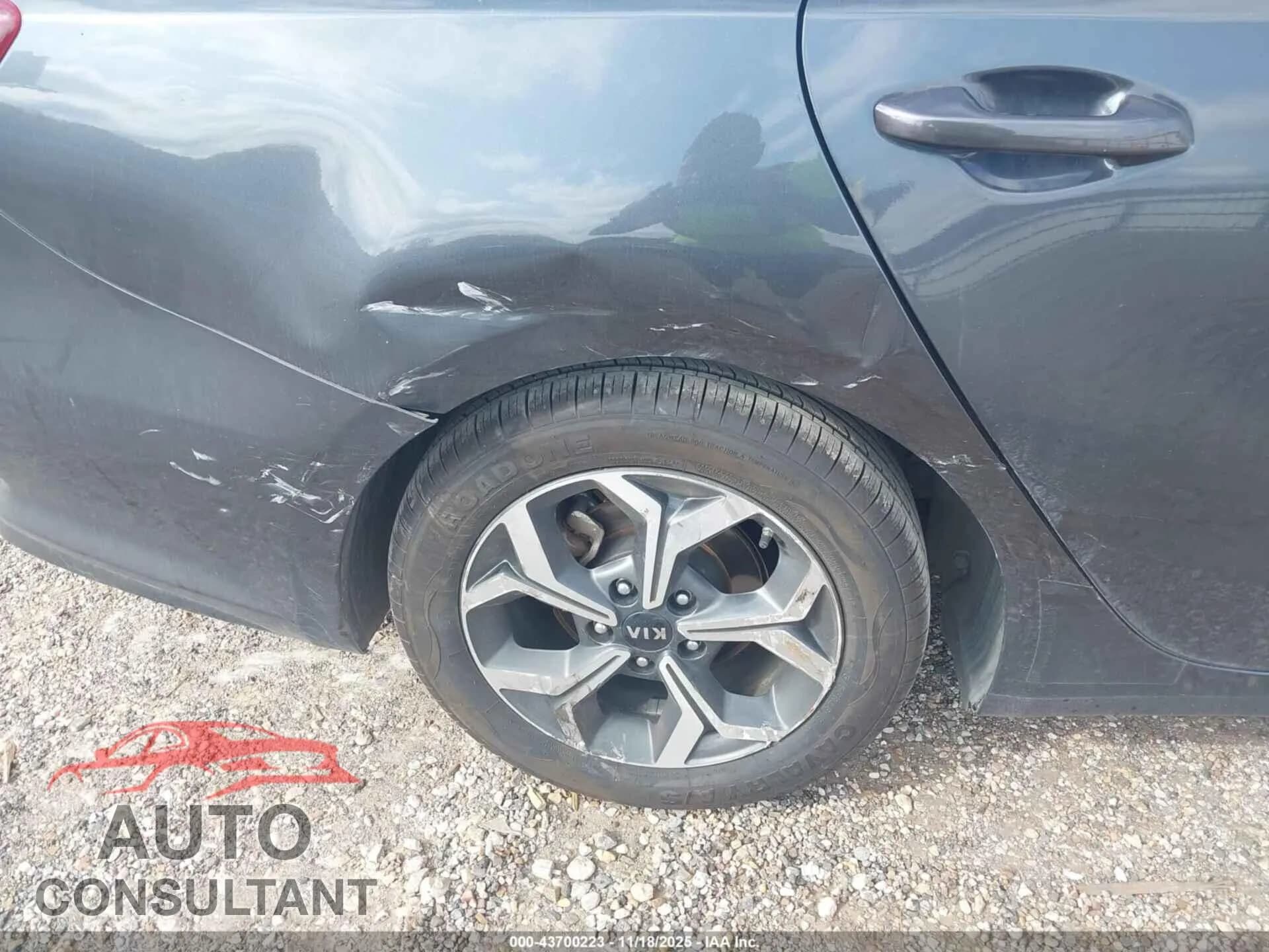 2021 KIA FORTE Damaged VIN 3KPF24AD8ME393255 – photo 12 2021 KIA FORTE Damaged VIN 3KPF24AD8ME393255 – photo 12