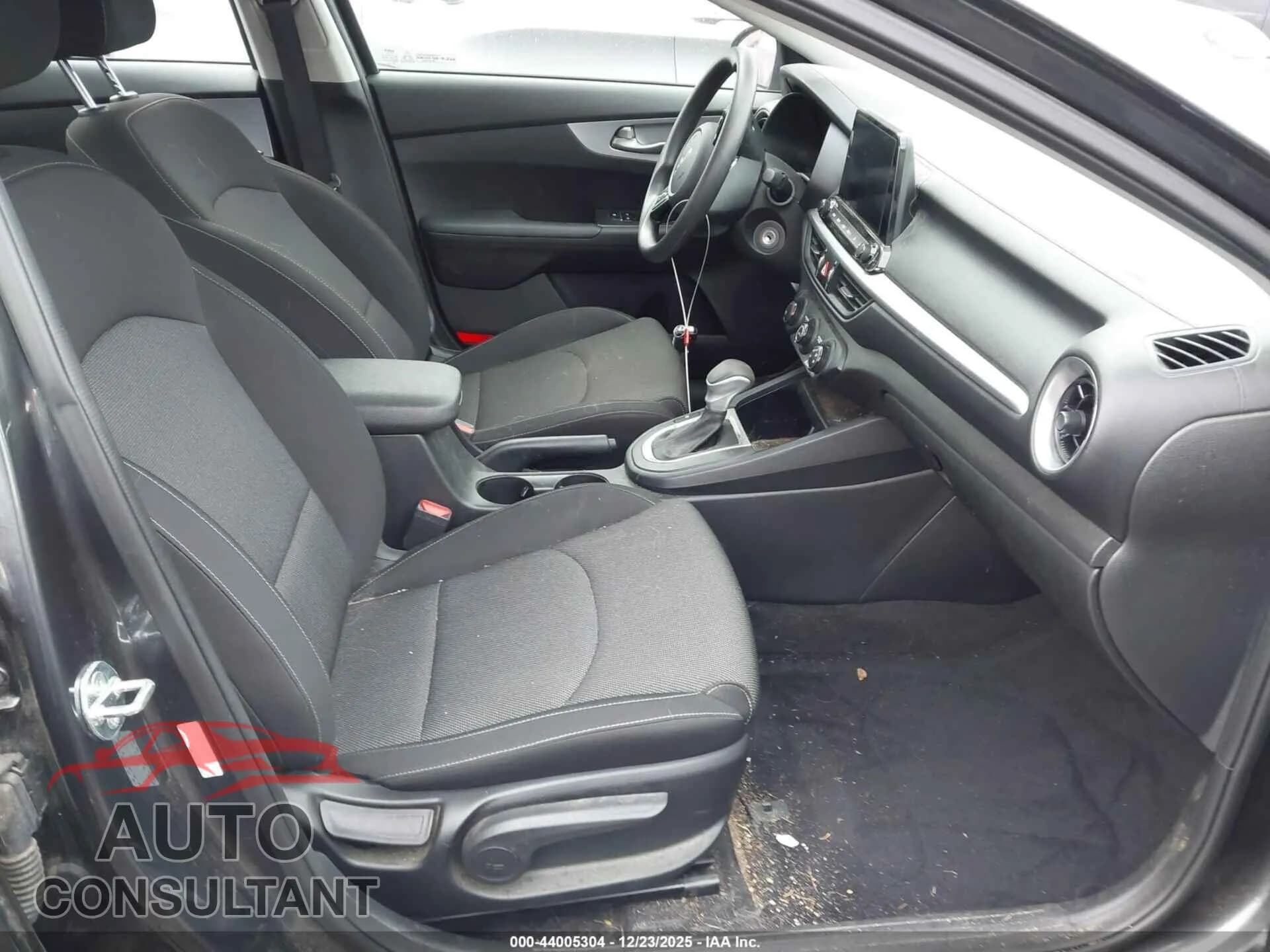 2022 KIA FORTE Damaged VIN 3KPF24ADXNE451593 – interior seats 2022 KIA FORTE Damaged VIN 3KPF24ADXNE451593 – interior seats