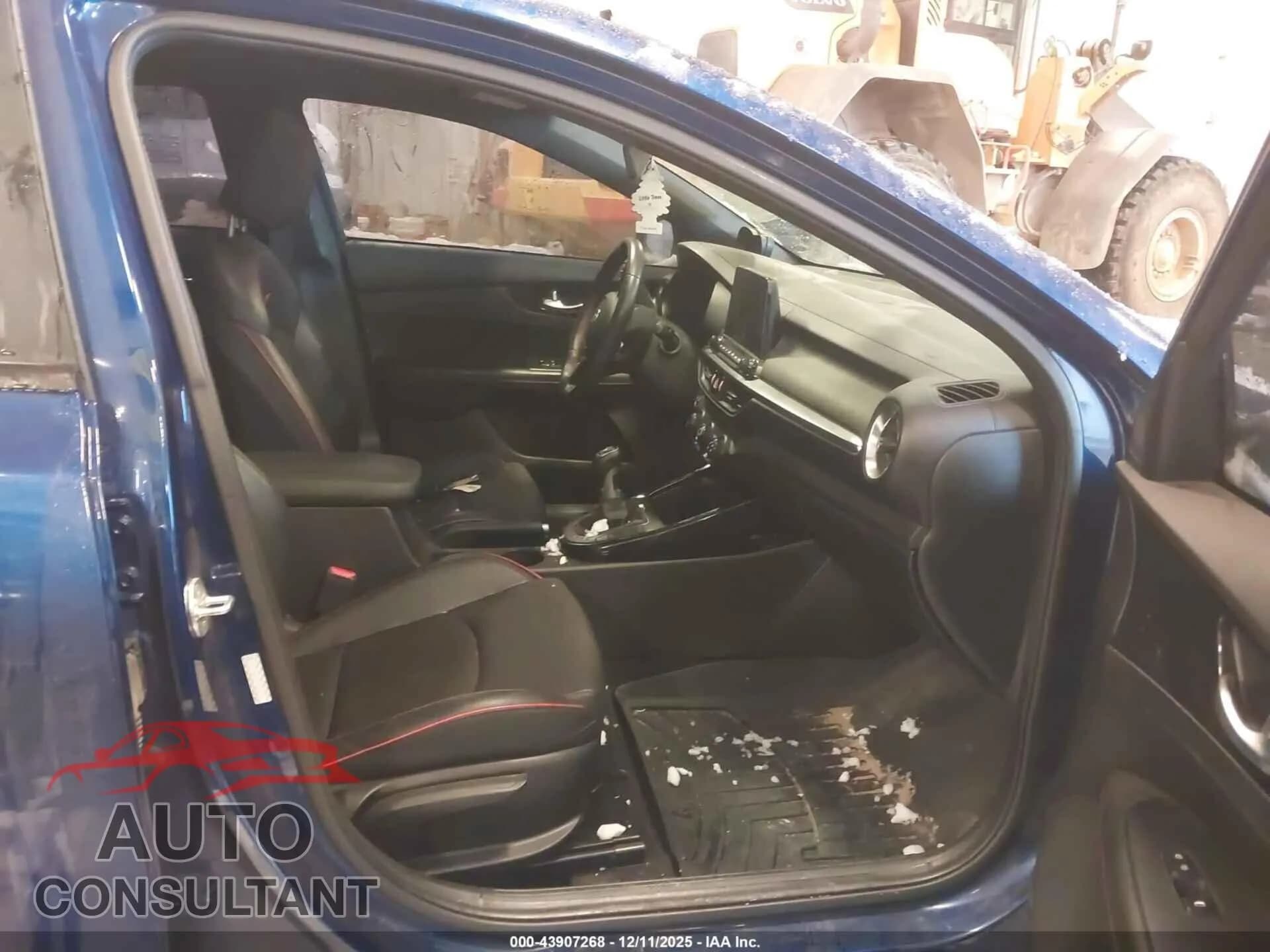 2020 KIA FORTE Damaged VIN 3KPF44AC4LE226679 – interior seats 2020 KIA FORTE Damaged VIN 3KPF44AC4LE226679 – interior seats