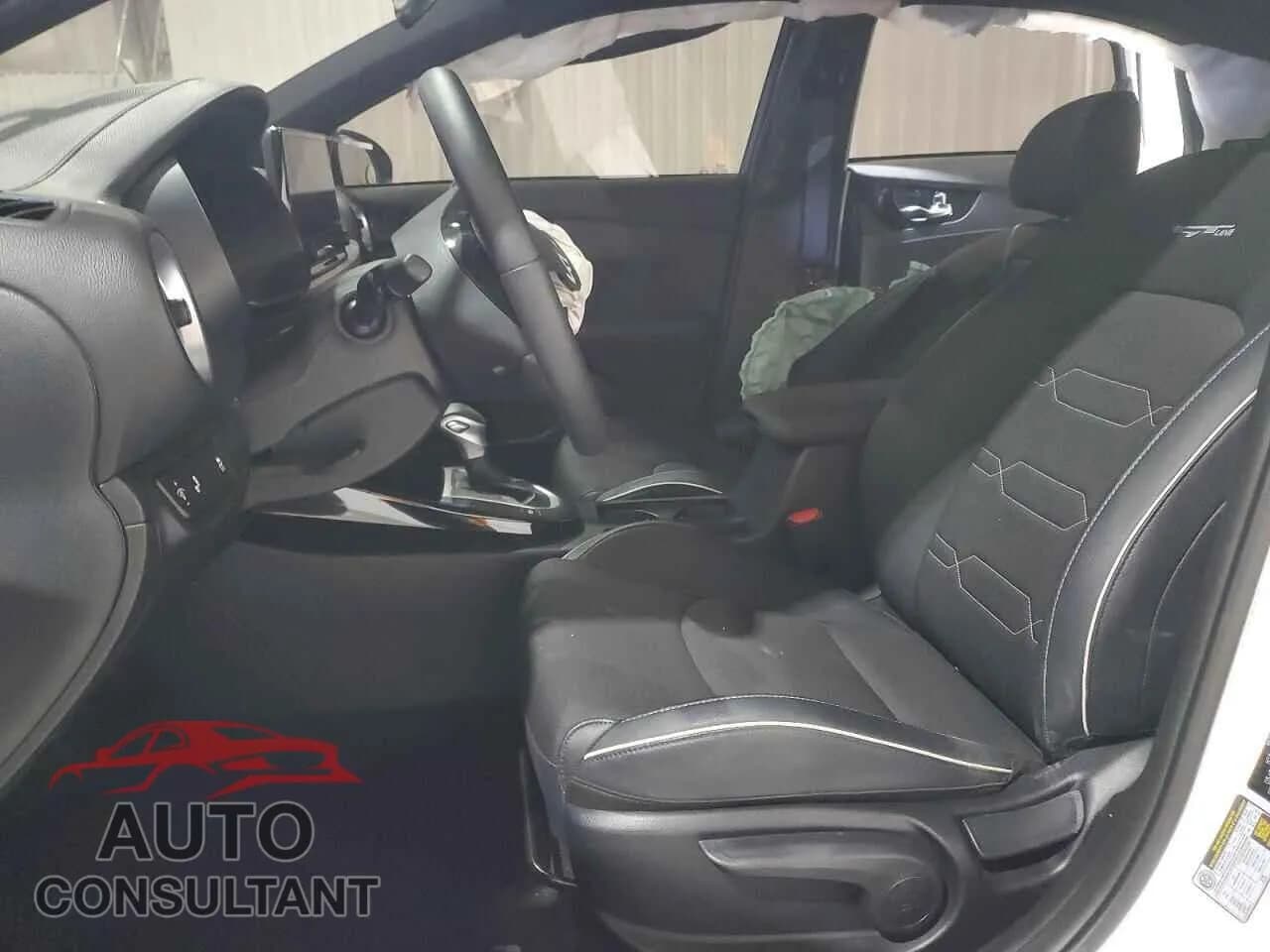 2024 KIA FORTE Damaged VIN 3KPF54AD7RE805485 – exterior detail 2024 KIA FORTE Damaged VIN 3KPF54AD7RE805485 – exterior detail