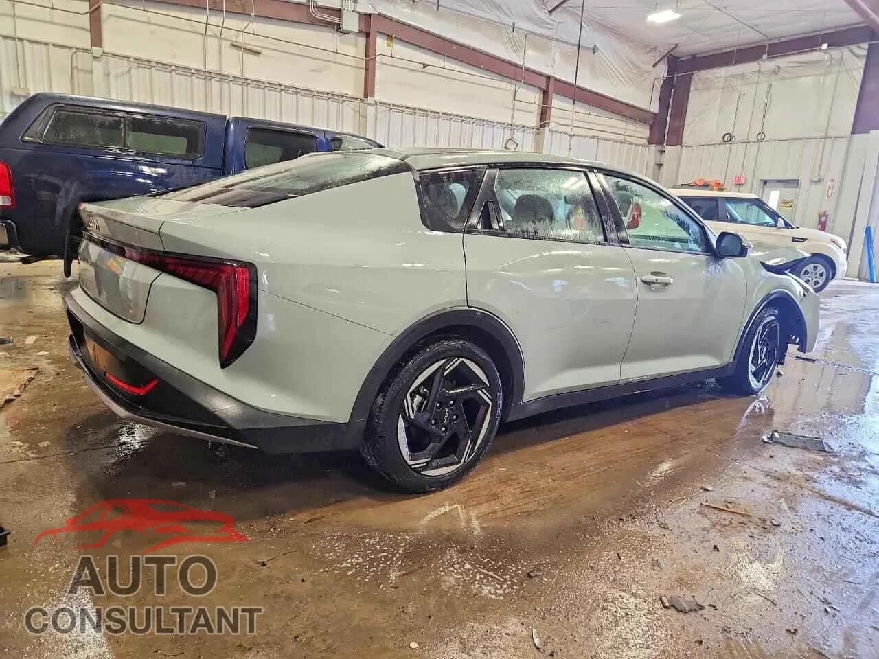 2025 KIA K4 EX Damaged VIN 3KPFU4DE8SE007493 – side profile 2025 KIA K4 EX Damaged VIN 3KPFU4DE8SE007493 – side profile