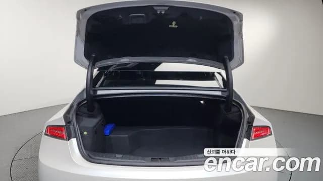 2019 Lincoln New MKZ Hybrid Sold VIN 3LN6L5MU6KR610401 – rear exterior 2019 Lincoln New MKZ Hybrid Sold VIN 3LN6L5MU6KR610401 – rear exterior