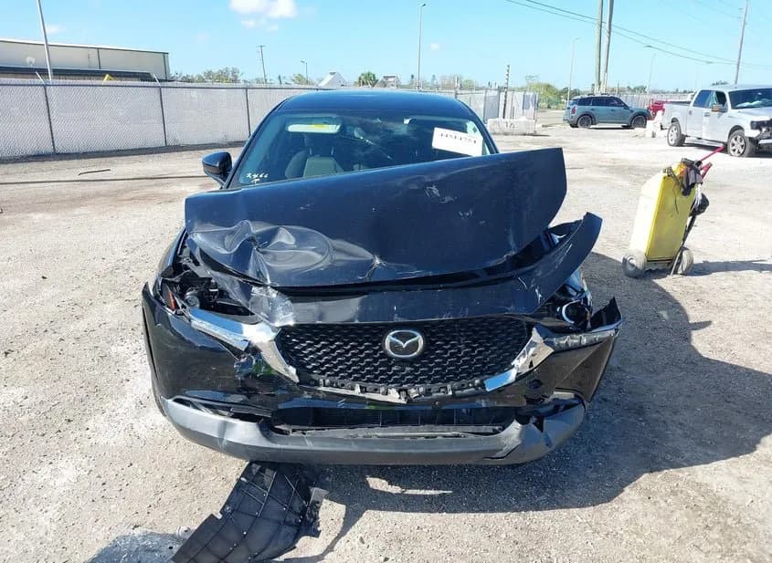 2021 MAZDA CX-30 Used VIN 3MVDMAAL4MM211594 – trunk area 2021 MAZDA CX-30 Used VIN 3MVDMAAL4MM211594 – trunk area