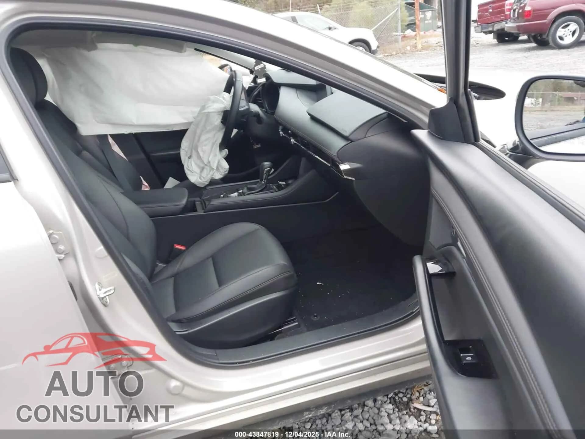 2025 MAZDA MAZDA3 Damaged VIN 3MZBPACM4SM473857 – interior seats 2025 MAZDA MAZDA3 Damaged VIN 3MZBPACM4SM473857 – interior seats