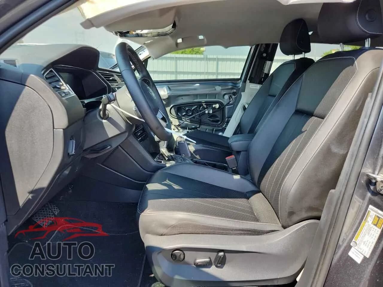 2023 VOLKSWAGEN TIGUAN Damaged VIN 3VV2B7AXXPM031501 – exterior detail 2023 VOLKSWAGEN TIGUAN Damaged VIN 3VV2B7AXXPM031501 – exterior detail