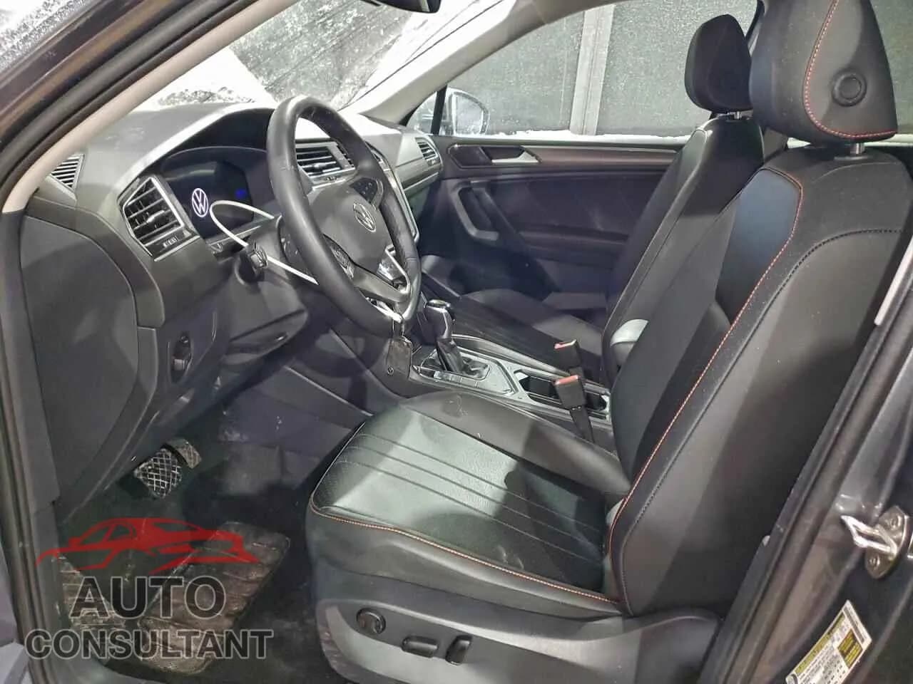 2024 VOLKSWAGEN TIGUAN Used VIN 3VV3B7AX7RM204320 – exterior detail 2024 VOLKSWAGEN TIGUAN Used VIN 3VV3B7AX7RM204320 – exterior detail