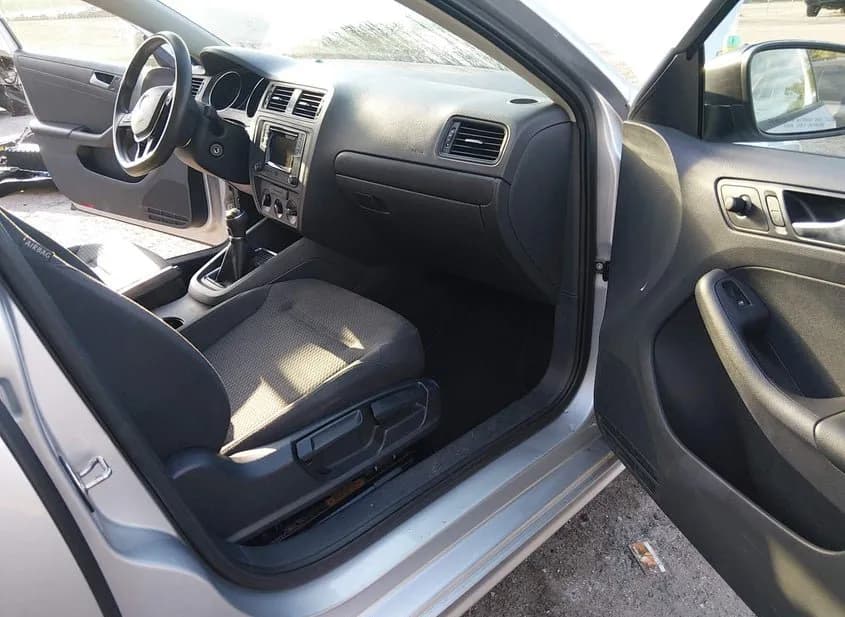 2016 VOLKSWAGEN Jetta Used VIN 3VW167AJ1GM338093 – exterior detail 2016 VOLKSWAGEN Jetta Used VIN 3VW167AJ1GM338093 – exterior detail