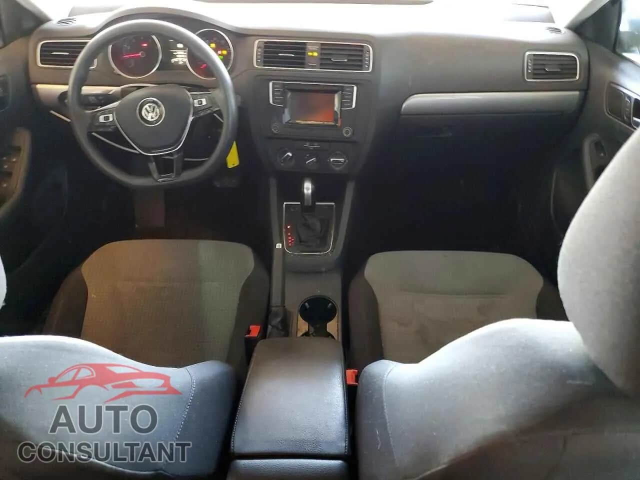 2017 VOLKSWAGEN JETTA Damaged VIN 3VW2B7AJ2HM281727 – undercarriage 2017 VOLKSWAGEN JETTA Damaged VIN 3VW2B7AJ2HM281727 – undercarriage