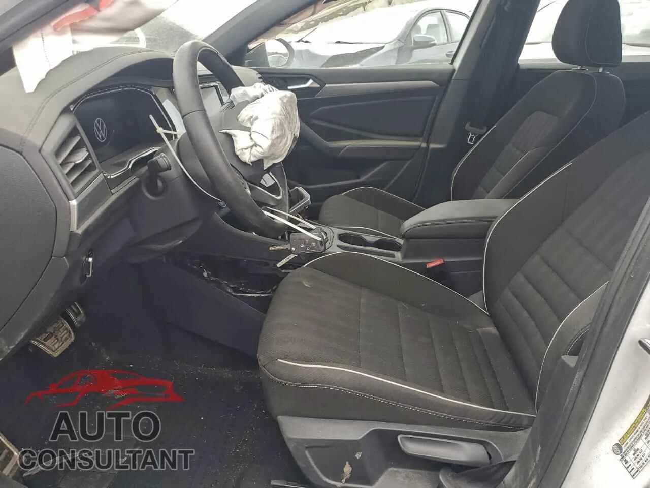 2024 VOLKSWAGEN JETTA Damaged VIN 3VWBM7BU1RM051536 – exterior detail 2024 VOLKSWAGEN JETTA Damaged VIN 3VWBM7BU1RM051536 – exterior detail