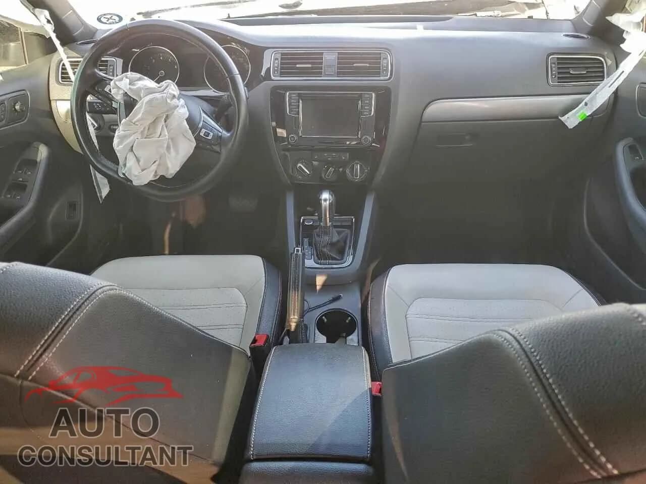 2016 VOLKSWAGEN JETTA Damaged VIN 3VWD17AJ1GM399097 – undercarriage 2016 VOLKSWAGEN JETTA Damaged VIN 3VWD17AJ1GM399097 – undercarriage