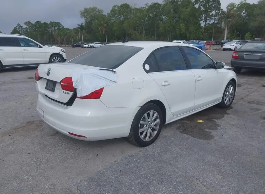 2013 VOLKSWAGEN Jetta Used VIN 3VWDP7AJ7DM448958 – engine bay 2013 VOLKSWAGEN Jetta Used VIN 3VWDP7AJ7DM448958 – engine bay