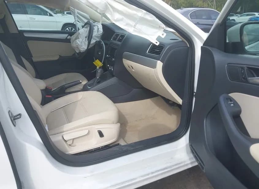 2013 VOLKSWAGEN Jetta Used VIN 3VWDP7AJ7DM448958 – undercarriage 2013 VOLKSWAGEN Jetta Used VIN 3VWDP7AJ7DM448958 – undercarriage