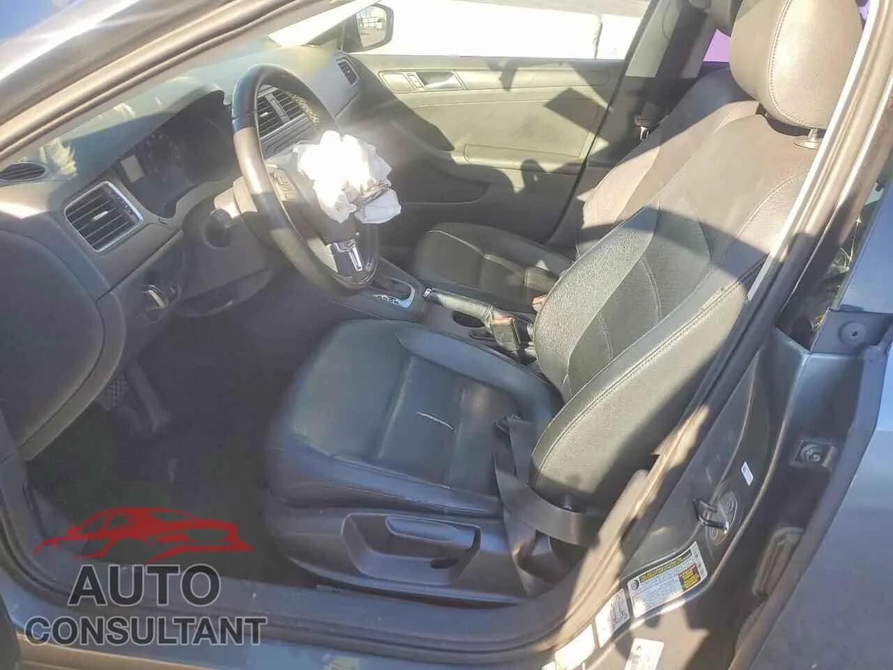 2011 VOLKSWAGEN JETTA Damaged VIN 3VWDZ7AJ0BM306538 – exterior detail 2011 VOLKSWAGEN JETTA Damaged VIN 3VWDZ7AJ0BM306538 – exterior detail