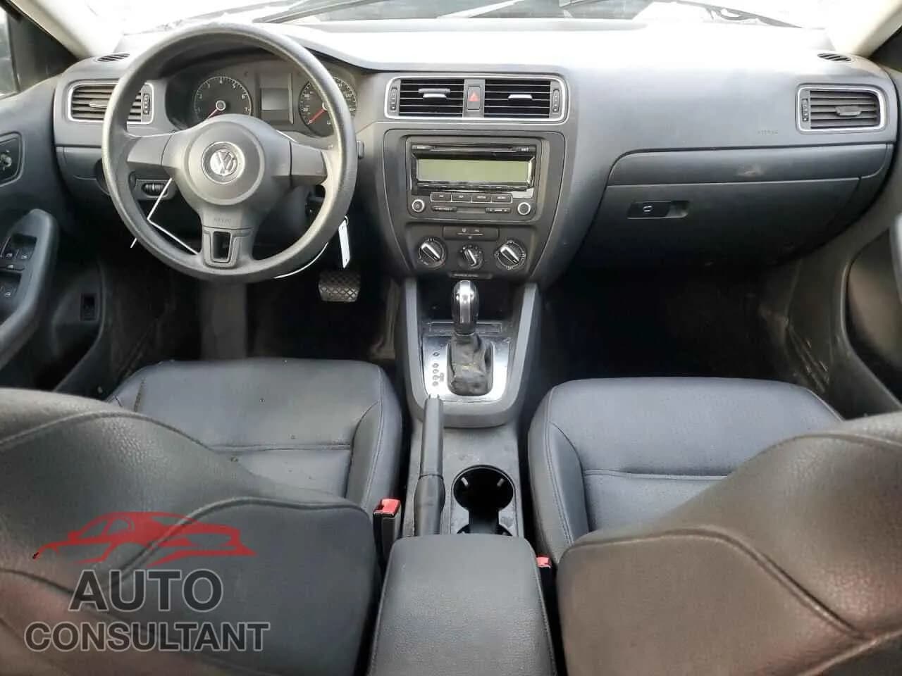 2011 VOLKSWAGEN JETTA Damaged VIN 3VWDZ7AJ4BM041896 – undercarriage 2011 VOLKSWAGEN JETTA Damaged VIN 3VWDZ7AJ4BM041896 – undercarriage