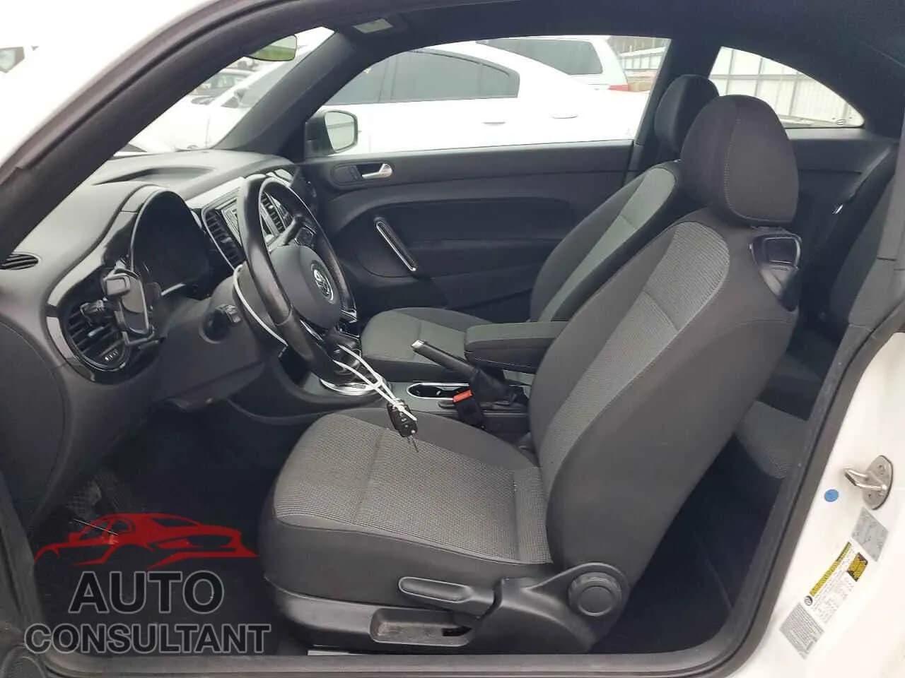 2017 VOLKSWAGEN BEETLE Damaged VIN 3VWF17ATXHM607392 – exterior detail 2017 VOLKSWAGEN BEETLE Damaged VIN 3VWF17ATXHM607392 – exterior detail