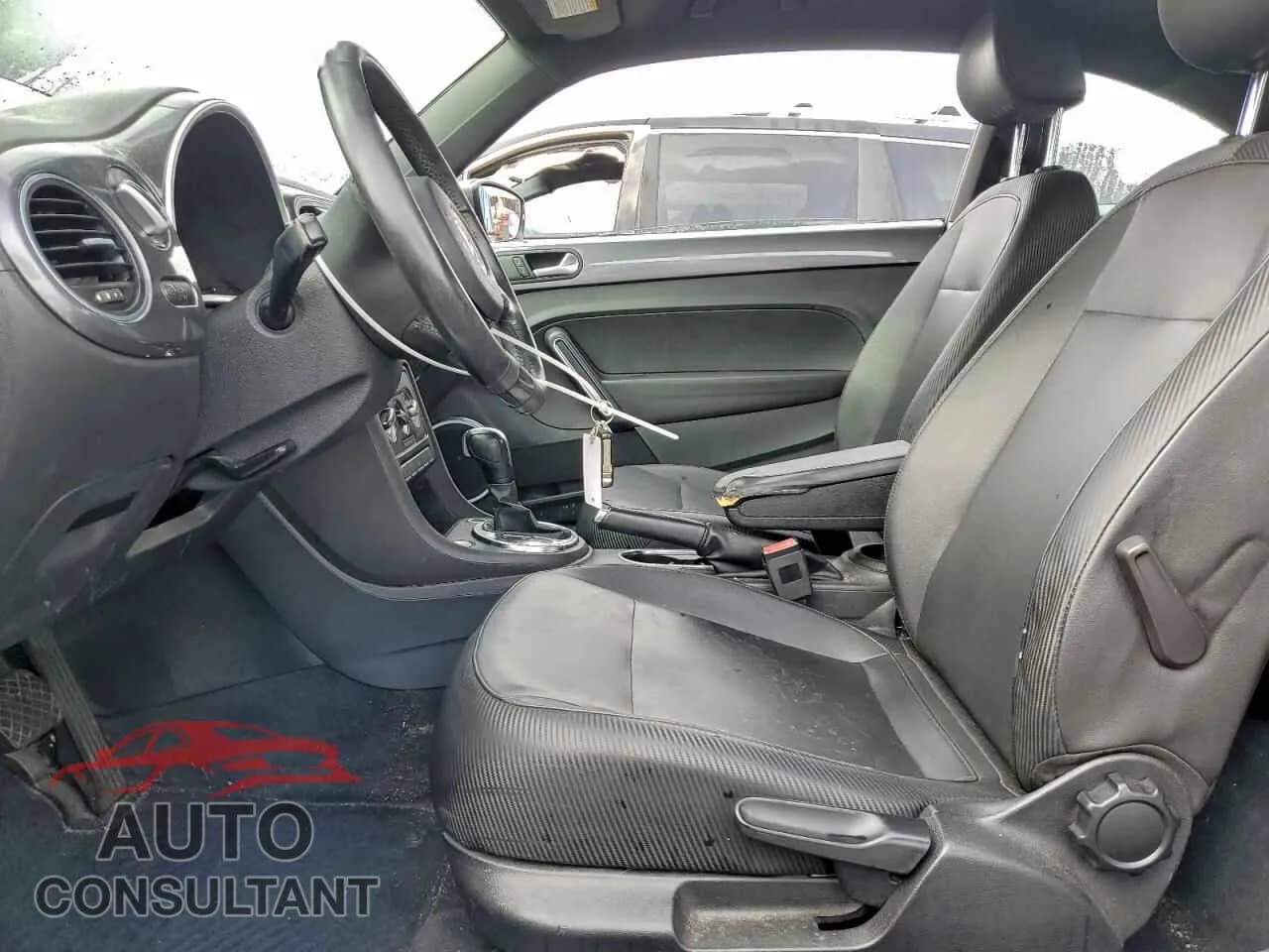 2012 VOLKSWAGEN BEETLE Damaged VIN 3VWJP7AT9CM651093 – exterior detail 2012 VOLKSWAGEN BEETLE Damaged VIN 3VWJP7AT9CM651093 – exterior detail