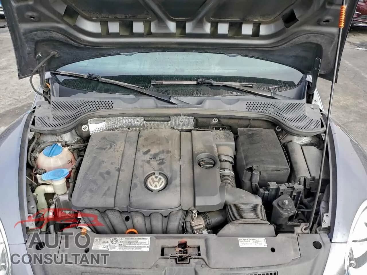 2012 VOLKSWAGEN BEETLE Damaged VIN 3VWJP7AT9CM651093 – photo 11 2012 VOLKSWAGEN BEETLE Damaged VIN 3VWJP7AT9CM651093 – photo 11