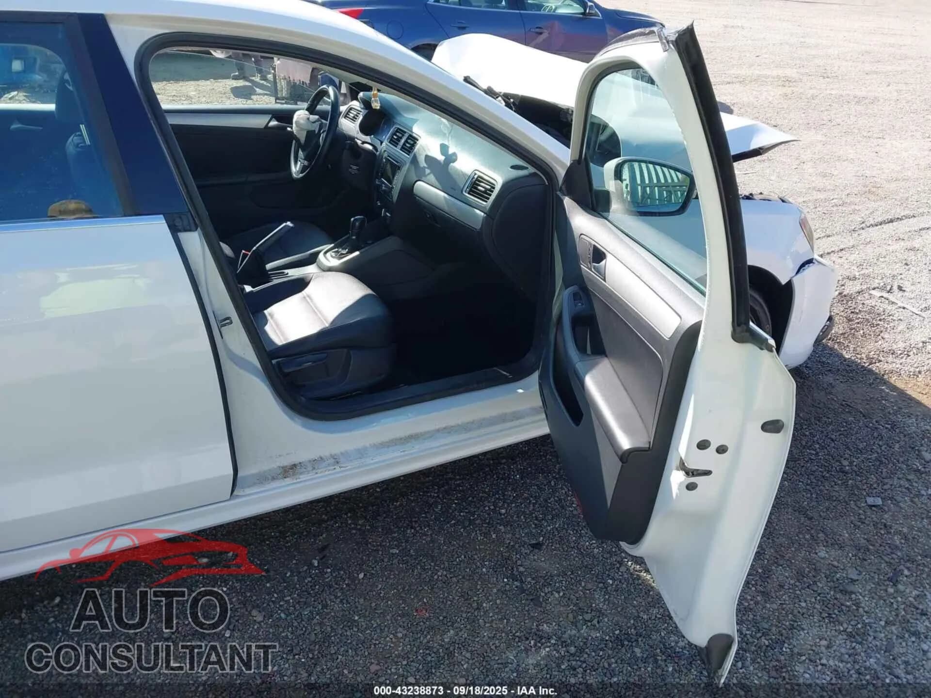 2012 VOLKSWAGEN JETTA Damaged VIN 3VWLL7AJ7CM424682 – interior seats 2012 VOLKSWAGEN JETTA Damaged VIN 3VWLL7AJ7CM424682 – interior seats