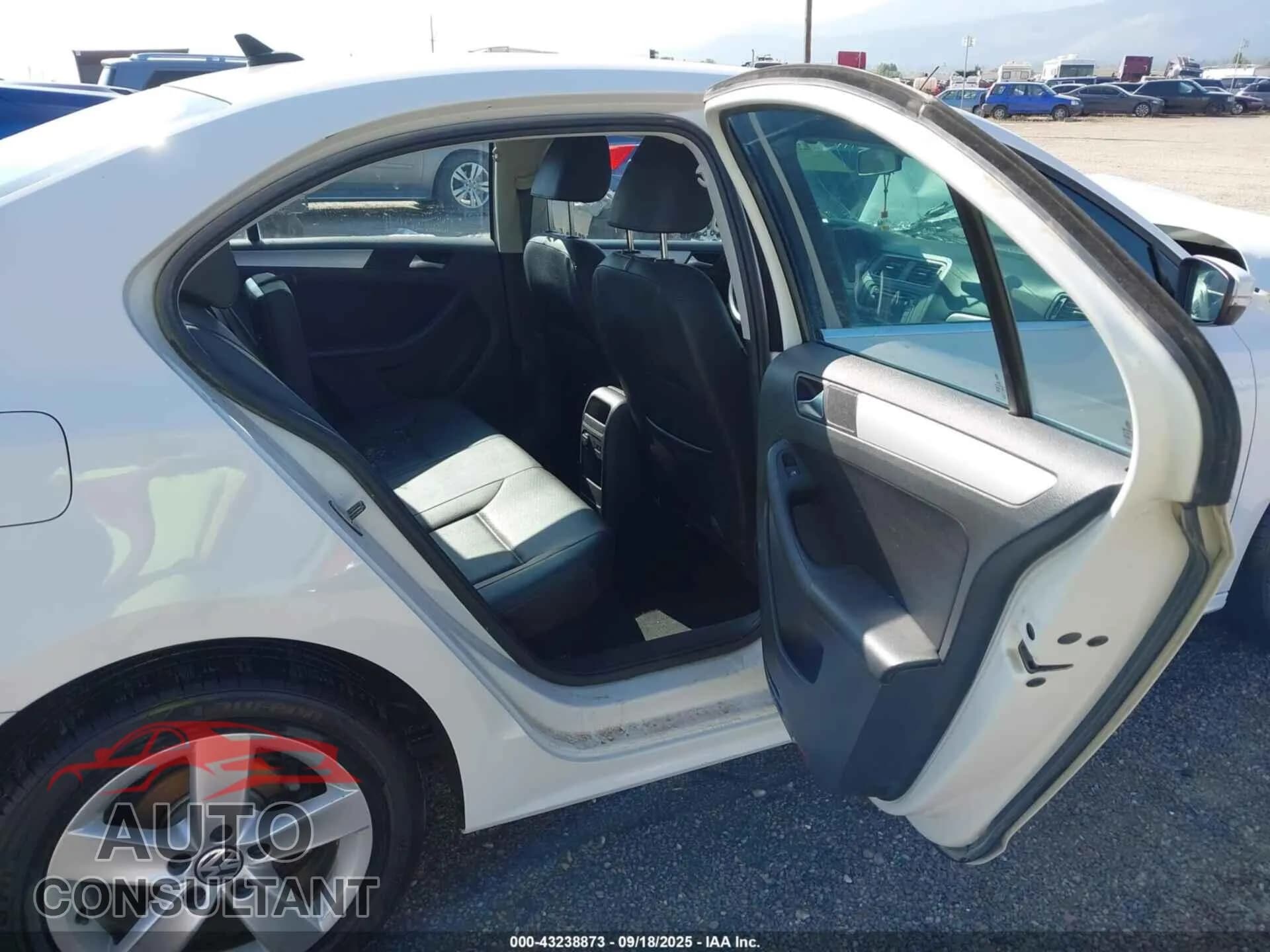 2012 VOLKSWAGEN JETTA Damaged VIN 3VWLL7AJ7CM424682 – undercarriage 2012 VOLKSWAGEN JETTA Damaged VIN 3VWLL7AJ7CM424682 – undercarriage