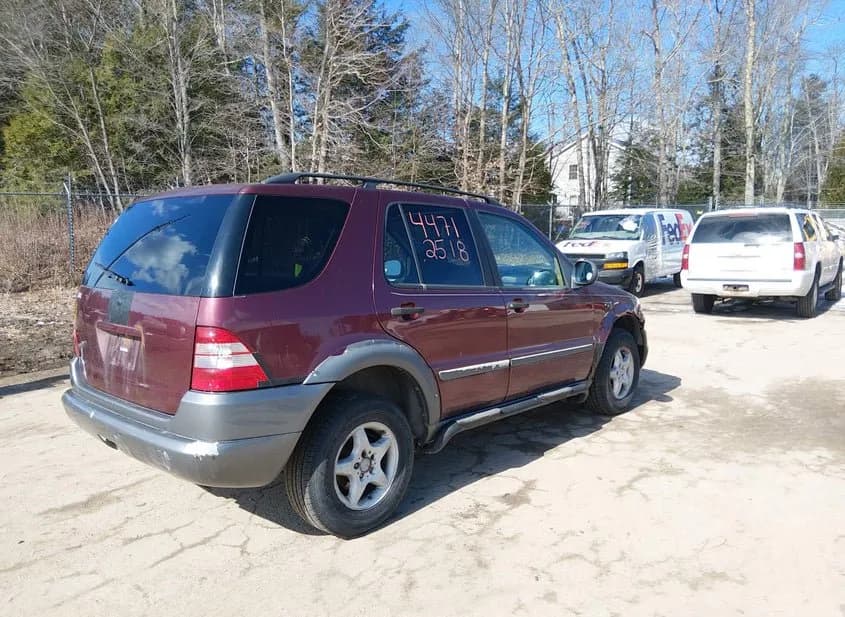 1999 MERCEDES-BENZ M-Class Used VIN 4JGAB54E1XA054831 – interior seats 1999 MERCEDES-BENZ M-Class Used VIN 4JGAB54E1XA054831 – interior seats