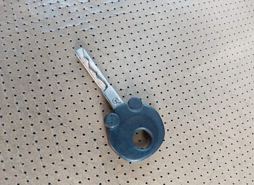 1999 MERCEDES-BENZ M-Class Used VIN 4JGAB54E1XA054831 – engine bay 1999 MERCEDES-BENZ M-Class Used VIN 4JGAB54E1XA054831 – engine bay