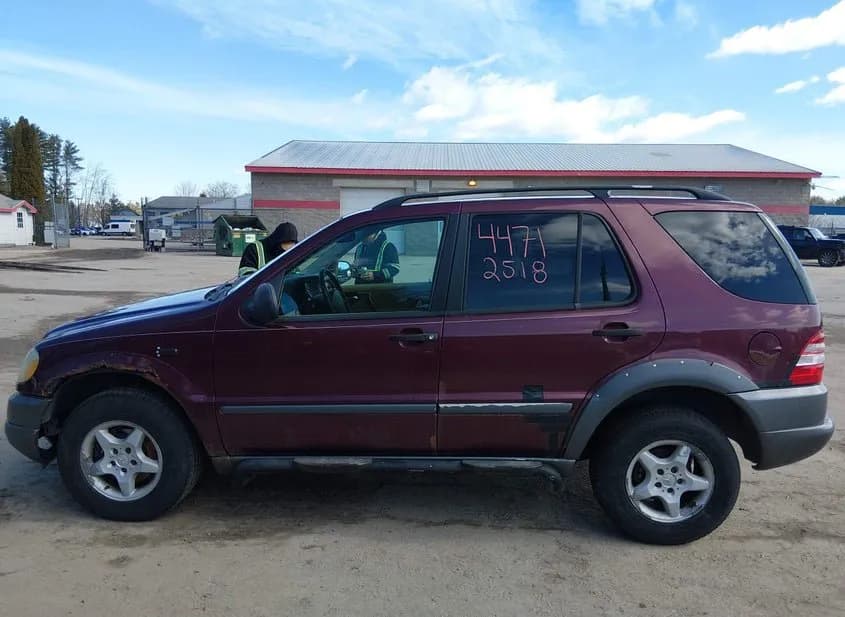 1999 MERCEDES-BENZ M-Class Used VIN 4JGAB54E1XA054831 – undercarriage 1999 MERCEDES-BENZ M-Class Used VIN 4JGAB54E1XA054831 – undercarriage