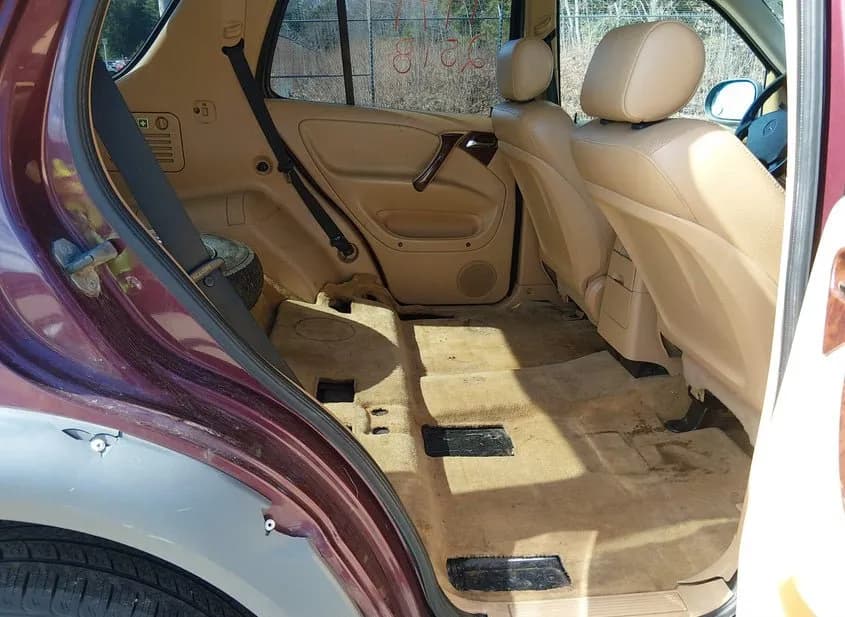 1999 MERCEDES-BENZ M-Class Used VIN 4JGAB54E1XA054831 – trunk area 1999 MERCEDES-BENZ M-Class Used VIN 4JGAB54E1XA054831 – trunk area