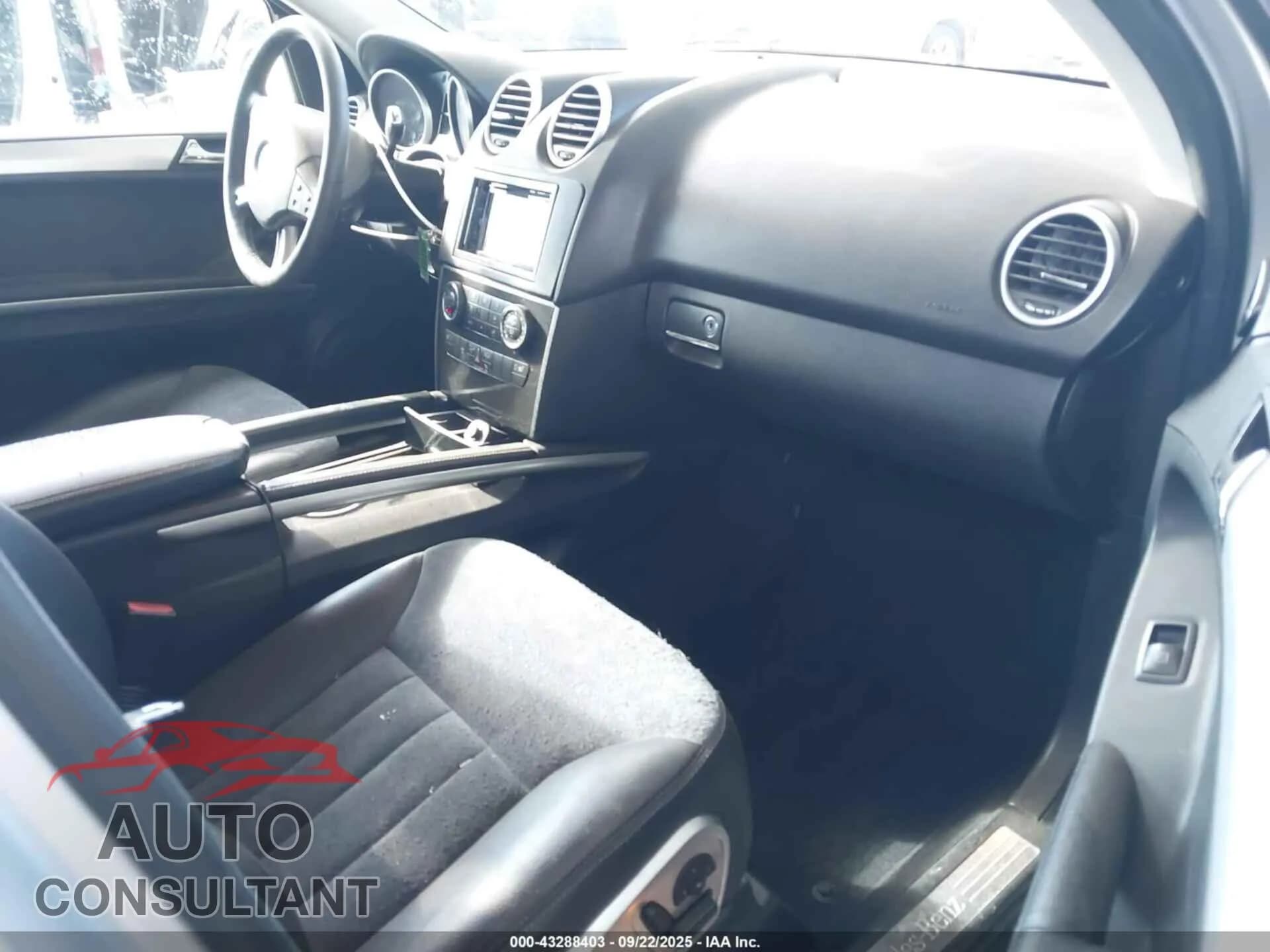 2006 MERCEDES-BENZ ML 500 Damaged VIN 4JGBB75E36A068260 – interior seats 2006 MERCEDES-BENZ ML 500 Damaged VIN 4JGBB75E36A068260 – interior seats