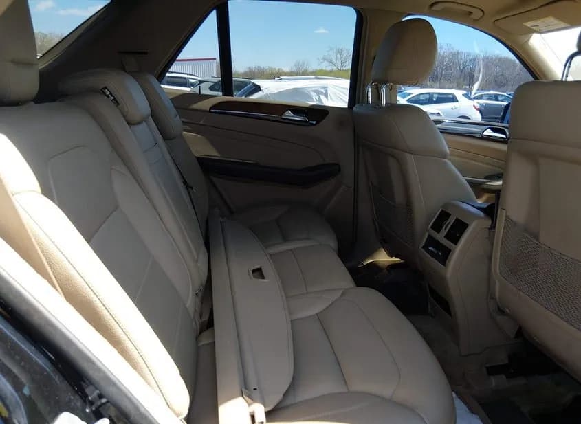 2012 MERCEDES-BENZ ML-Class Used VIN 4JGDA2EB8CA056377 – trunk area 2012 MERCEDES-BENZ ML-Class Used VIN 4JGDA2EB8CA056377 – trunk area