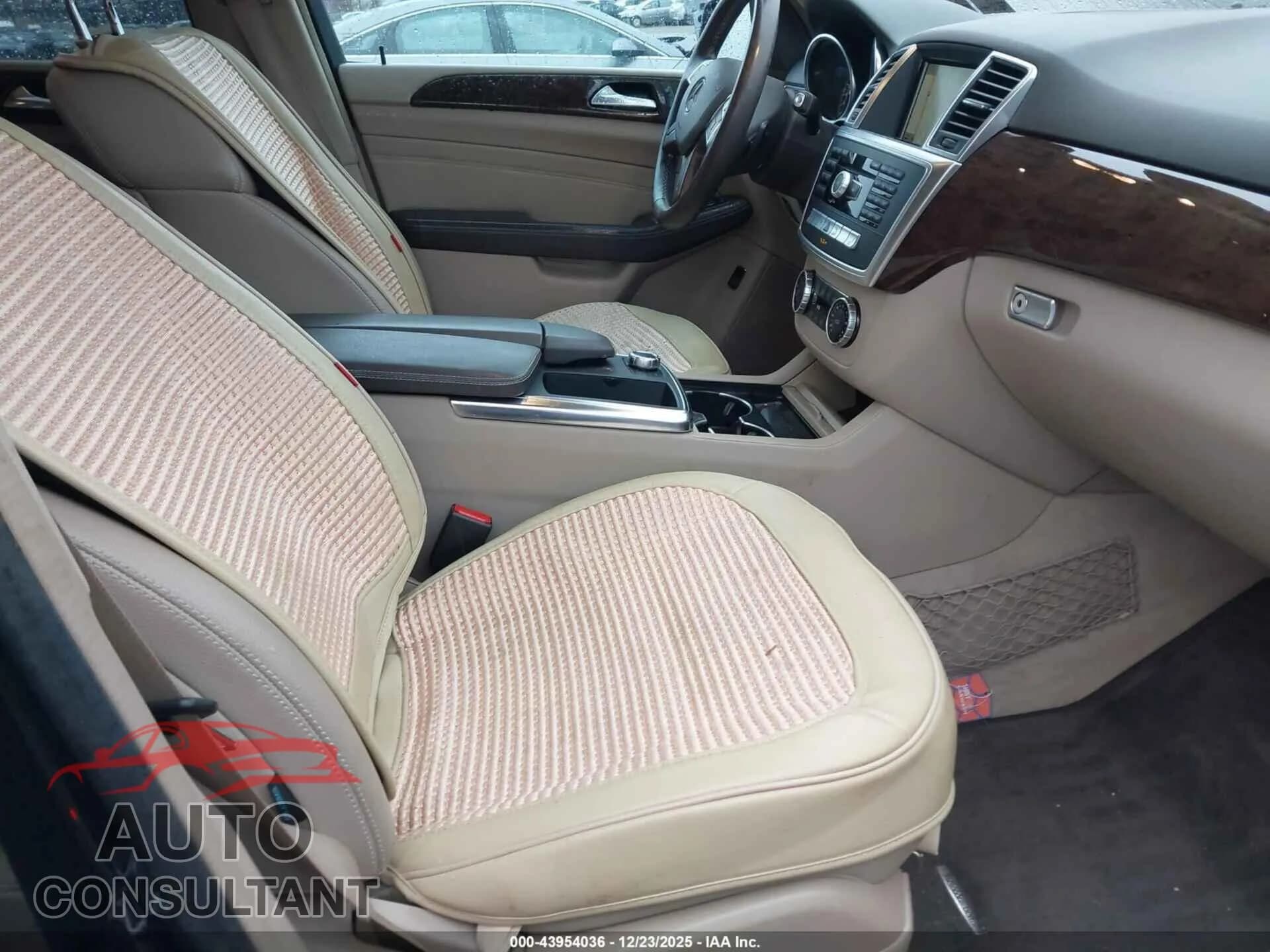 2013 MERCEDES-BENZ ML 350 Damaged VIN 4JGDA5HB6DA235418 – interior seats 2013 MERCEDES-BENZ ML 350 Damaged VIN 4JGDA5HB6DA235418 – interior seats