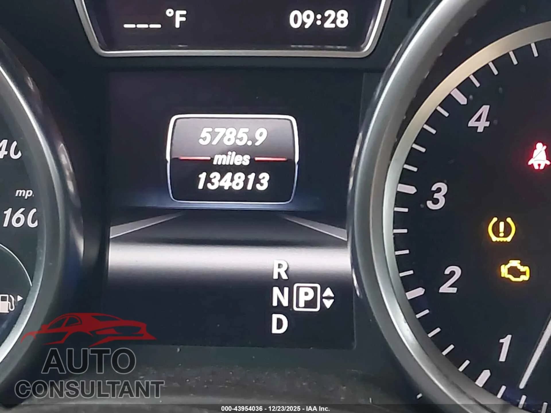 2013 MERCEDES-BENZ ML 350 Damaged VIN 4JGDA5HB6DA235418 – exterior detail 2013 MERCEDES-BENZ ML 350 Damaged VIN 4JGDA5HB6DA235418 – exterior detail