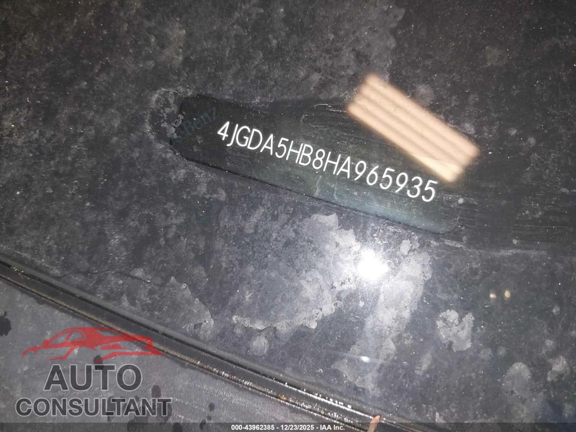 2017 MERCEDES-BENZ GLE 350 Damaged VIN 4JGDA5HB8HA965935 – trunk area 2017 MERCEDES-BENZ GLE 350 Damaged VIN 4JGDA5HB8HA965935 – trunk area