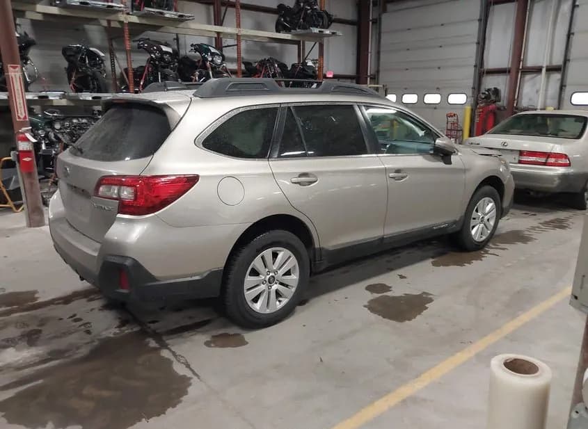 2019 SUBARU Outback Used VIN 4S4BSAHC9K3316761 – trunk area 2019 SUBARU Outback Used VIN 4S4BSAHC9K3316761 – trunk area