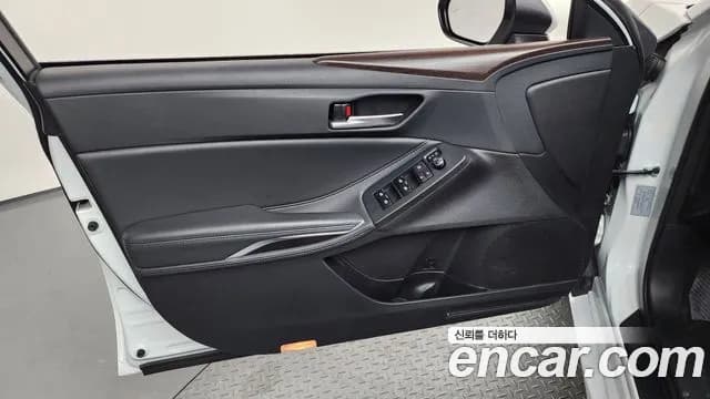 2019 Toyota Avalon 5th Gen 2.5 Hybrid Sold VIN 4T1B21FB7KU002546 – trunk area 2019 Toyota Avalon 5th Gen 2.5 Hybrid Sold VIN 4T1B21FB7KU002546 – trunk area