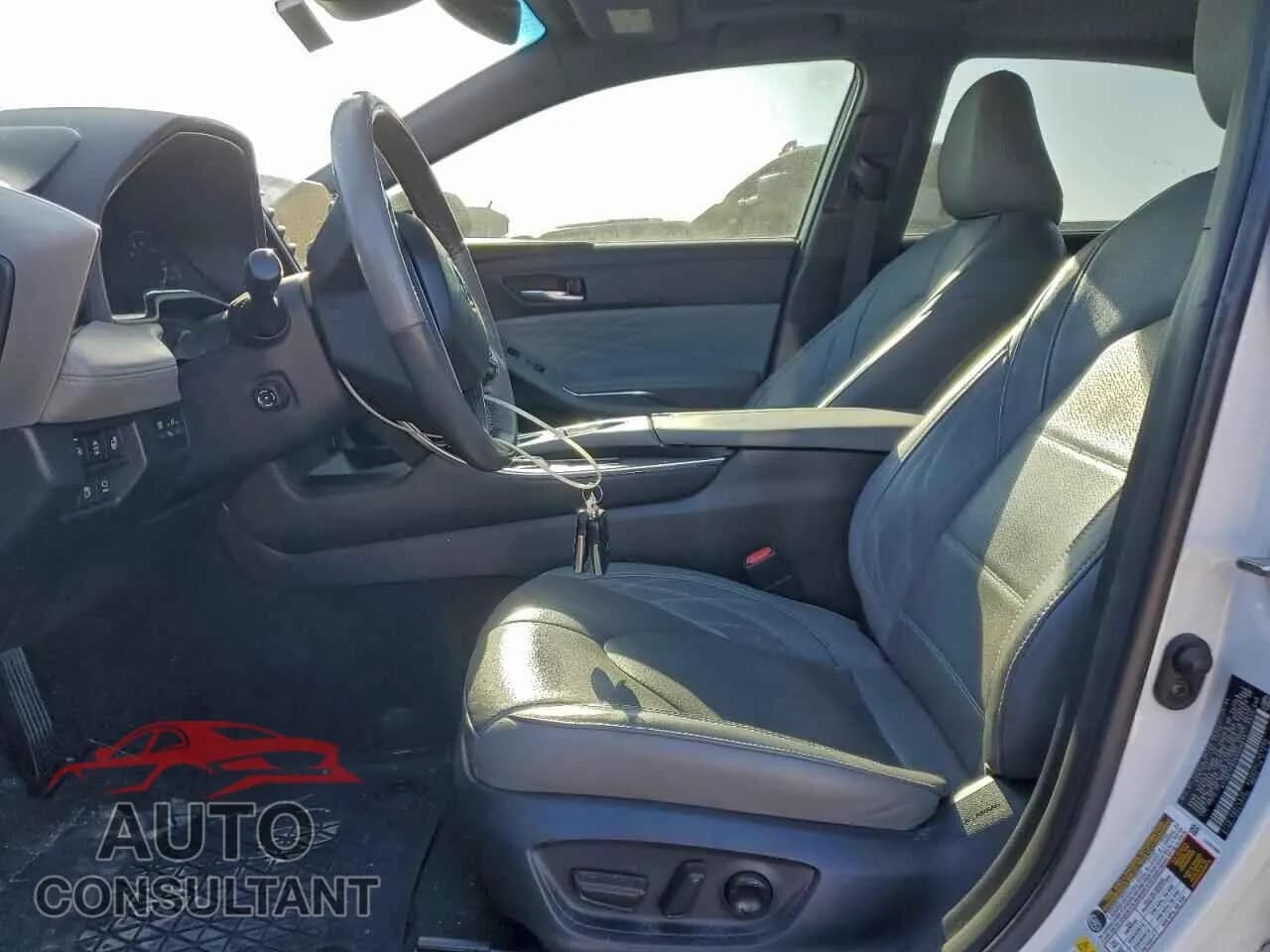 2019 TOYOTA AVALON Damaged VIN 4T1B21FB7KU006614 – exterior detail 2019 TOYOTA AVALON Damaged VIN 4T1B21FB7KU006614 – exterior detail