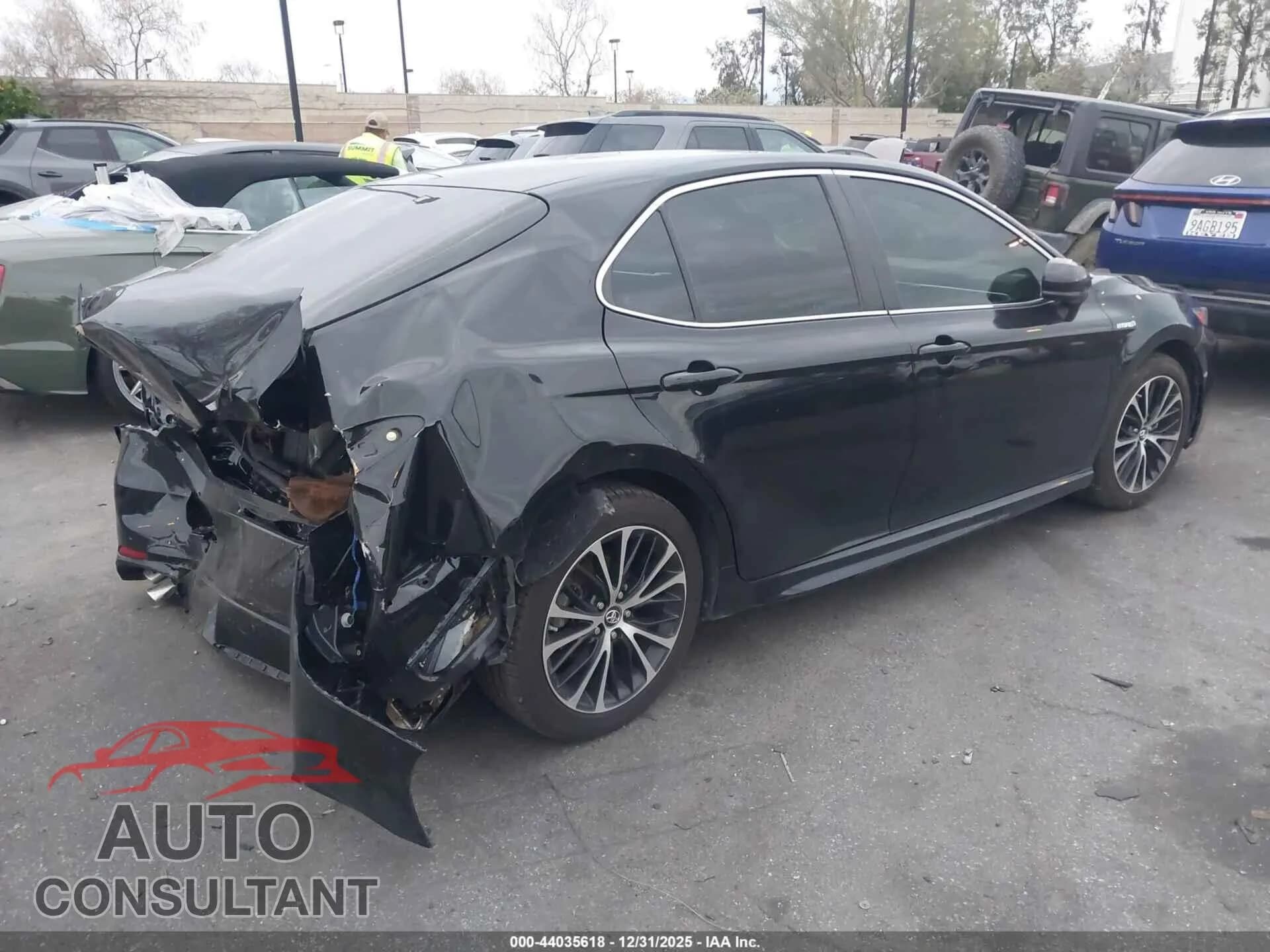 2018 TOYOTA CAMRY HYBRID Damaged VIN 4T1B21HK2JU003647 – dashboard 2018 TOYOTA CAMRY HYBRID Damaged VIN 4T1B21HK2JU003647 – dashboard