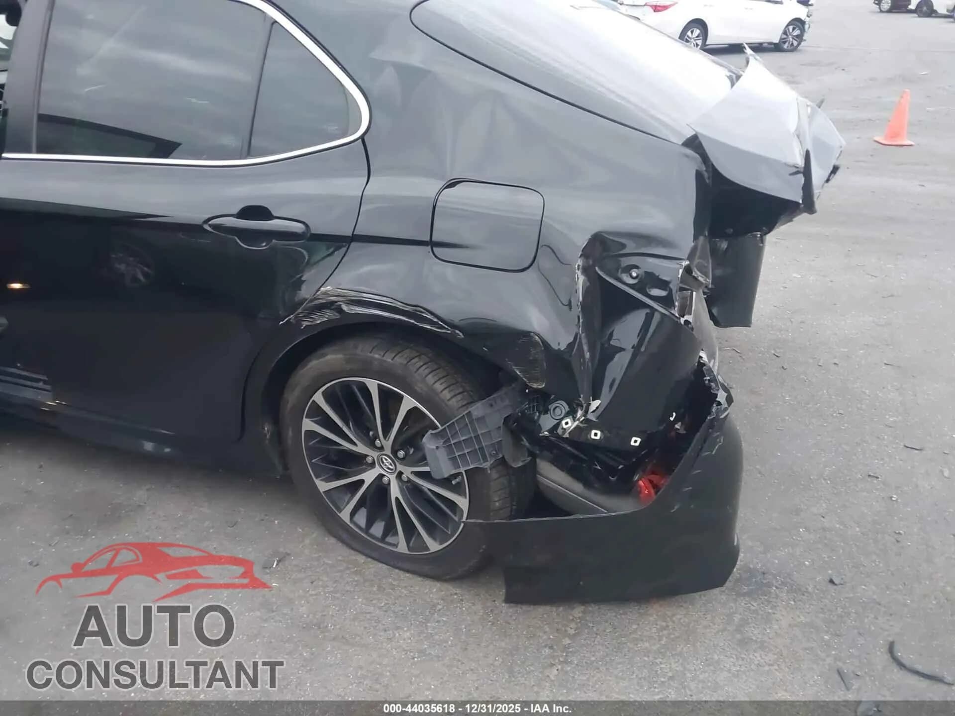 2018 TOYOTA CAMRY HYBRID Damaged VIN 4T1B21HK2JU003647 – photo 12 2018 TOYOTA CAMRY HYBRID Damaged VIN 4T1B21HK2JU003647 – photo 12