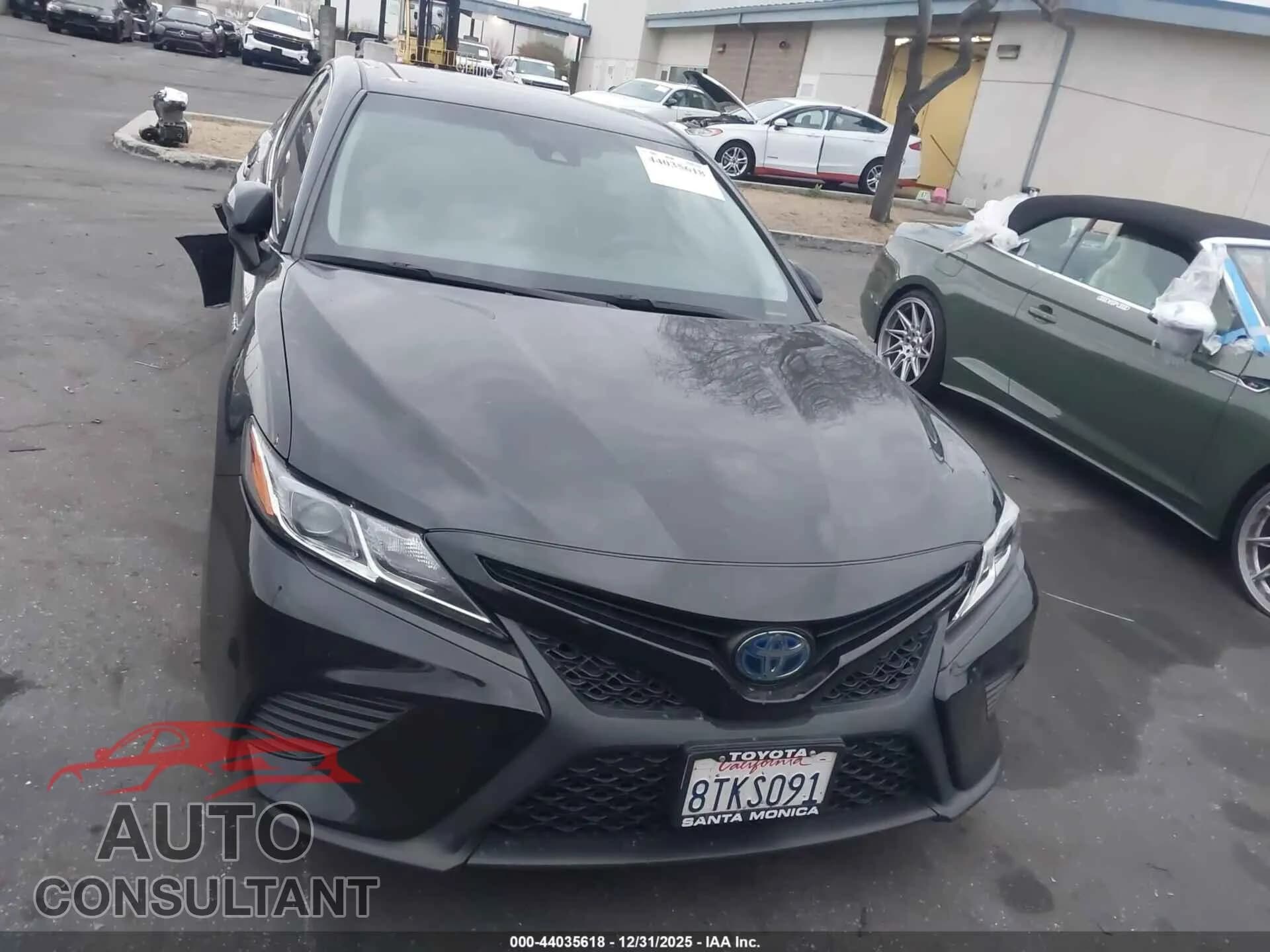 2018 TOYOTA CAMRY HYBRID Damaged VIN 4T1B21HK2JU003647 – photo 13 2018 TOYOTA CAMRY HYBRID Damaged VIN 4T1B21HK2JU003647 – photo 13