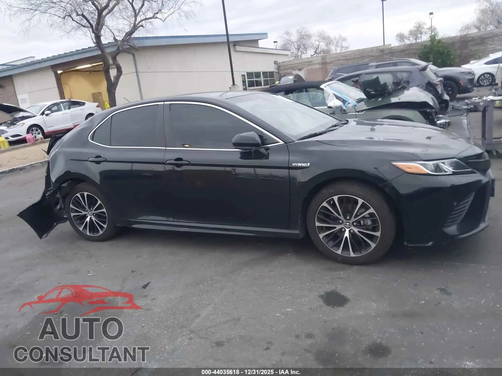 2018 TOYOTA CAMRY HYBRID Damaged VIN 4T1B21HK2JU003647 – photo 14 2018 TOYOTA CAMRY HYBRID Damaged VIN 4T1B21HK2JU003647 – photo 14