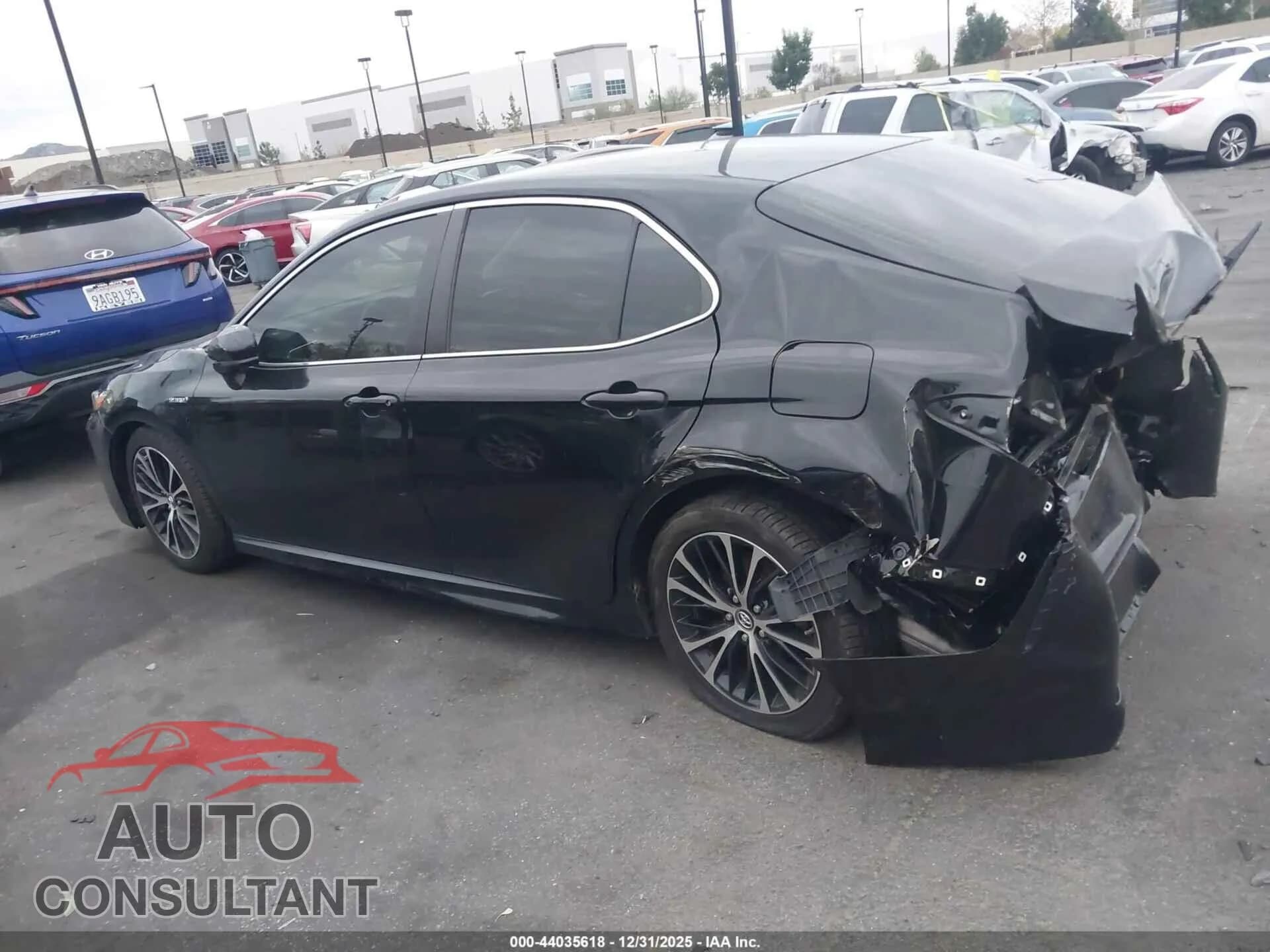 2018 TOYOTA CAMRY HYBRID Damaged VIN 4T1B21HK2JU003647 – photo 15 2018 TOYOTA CAMRY HYBRID Damaged VIN 4T1B21HK2JU003647 – photo 15