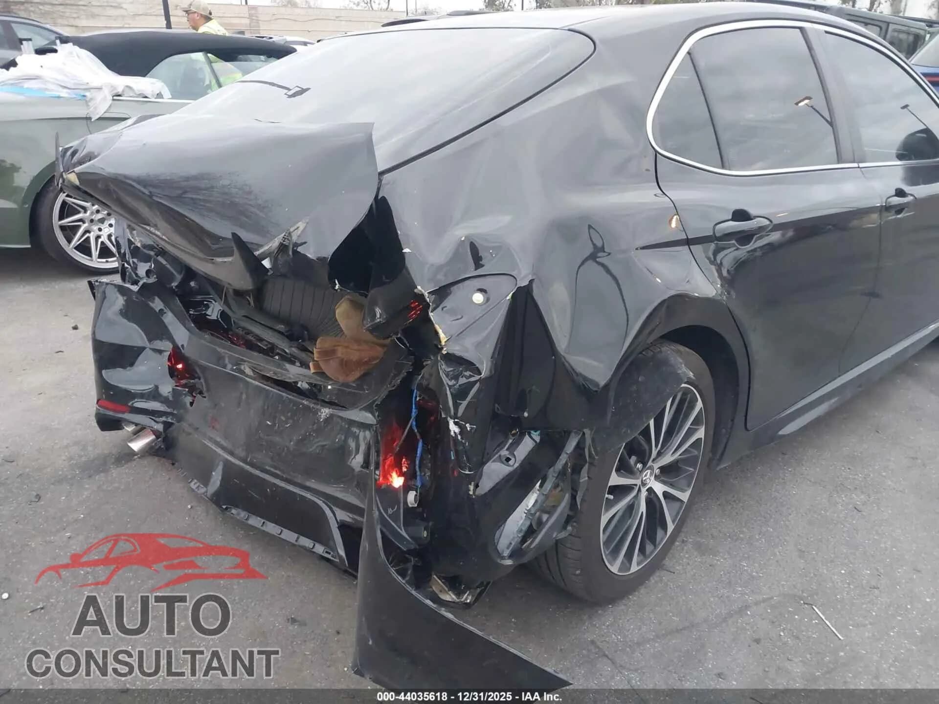 2018 TOYOTA CAMRY HYBRID Damaged VIN 4T1B21HK2JU003647 – photo 19 2018 TOYOTA CAMRY HYBRID Damaged VIN 4T1B21HK2JU003647 – photo 19