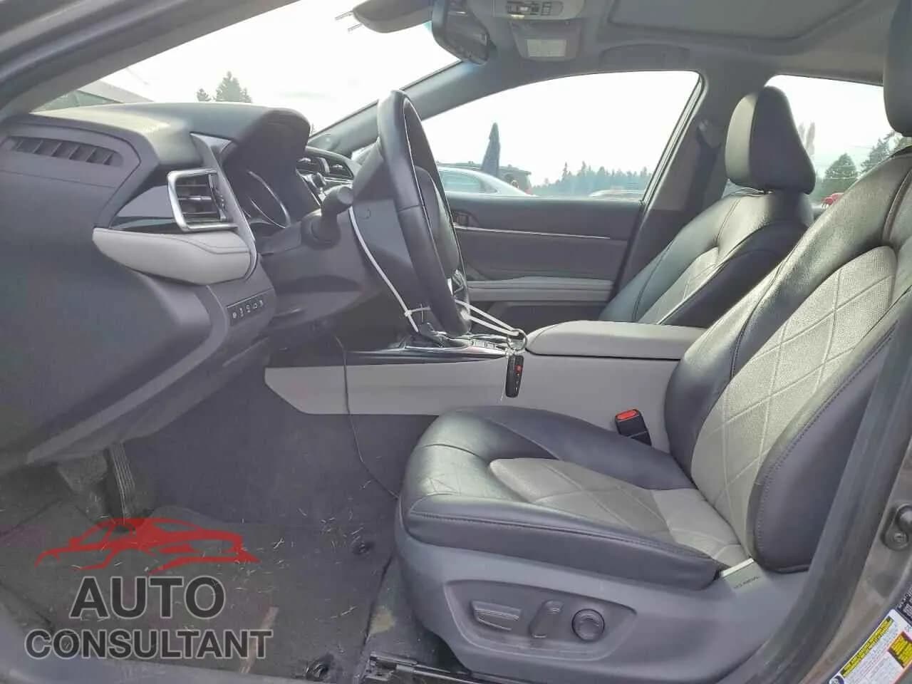 2018 TOYOTA CAMRY Damaged VIN 4T1B21HKXJU503037 – exterior detail 2018 TOYOTA CAMRY Damaged VIN 4T1B21HKXJU503037 – exterior detail