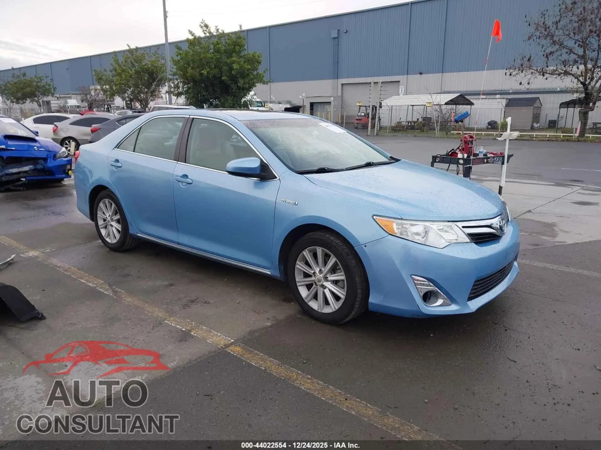 2012 TOYOTA CAMRY HYBRID Damaged VIN 4T1BD1FK1CU007205 – front exterior 2012 TOYOTA CAMRY HYBRID Damaged VIN 4T1BD1FK1CU007205 – front exterior