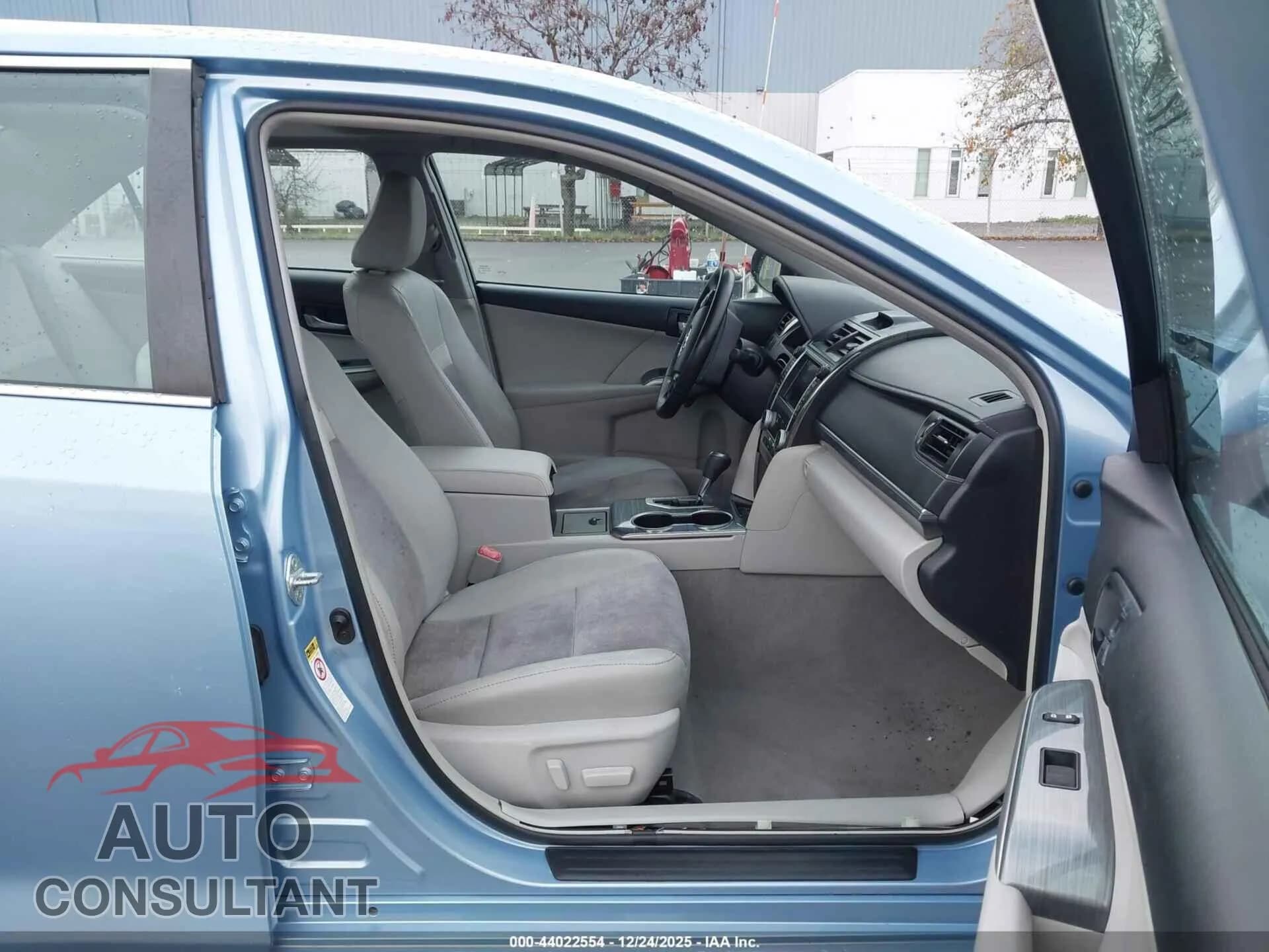 2012 TOYOTA CAMRY HYBRID Damaged VIN 4T1BD1FK1CU007205 – interior seats 2012 TOYOTA CAMRY HYBRID Damaged VIN 4T1BD1FK1CU007205 – interior seats