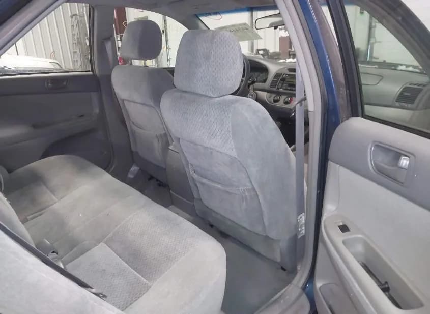 2004 TOYOTA Camry Used VIN 4T1BE32K24U349214 – trunk area 2004 TOYOTA Camry Used VIN 4T1BE32K24U349214 – trunk area